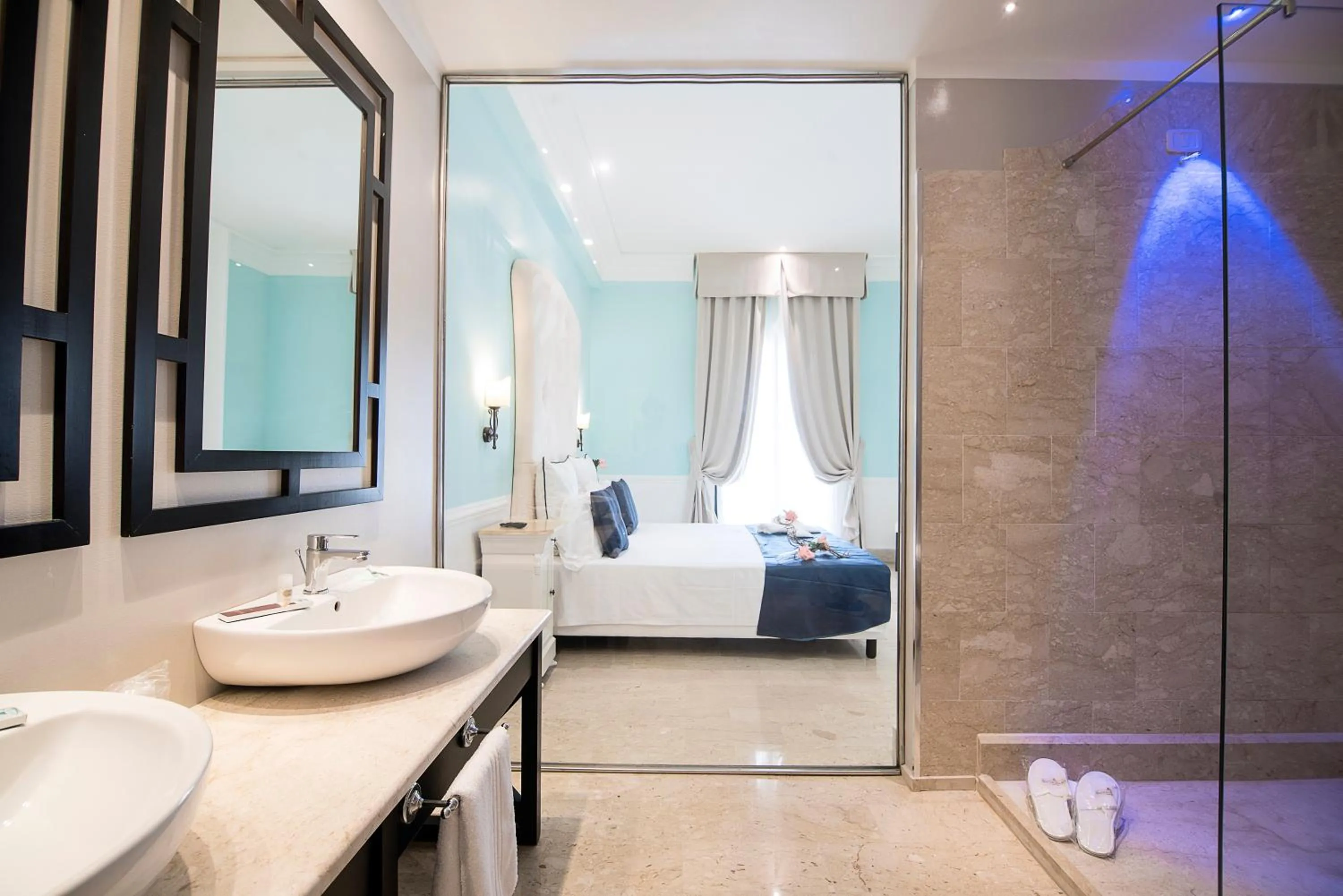 Bathroom, Bed in Hotel Baglio Basile