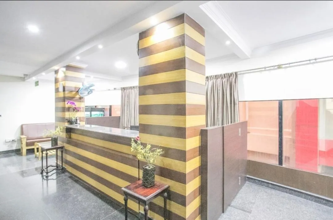 WesternSuites Hotel / Spa