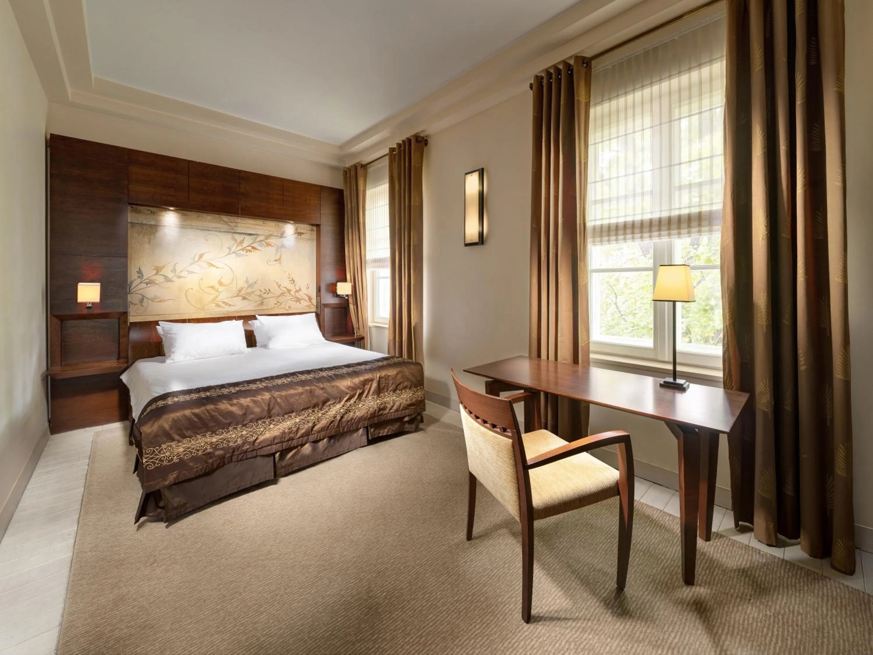 Bed in Mamaison Le Regina Boutique Hotel