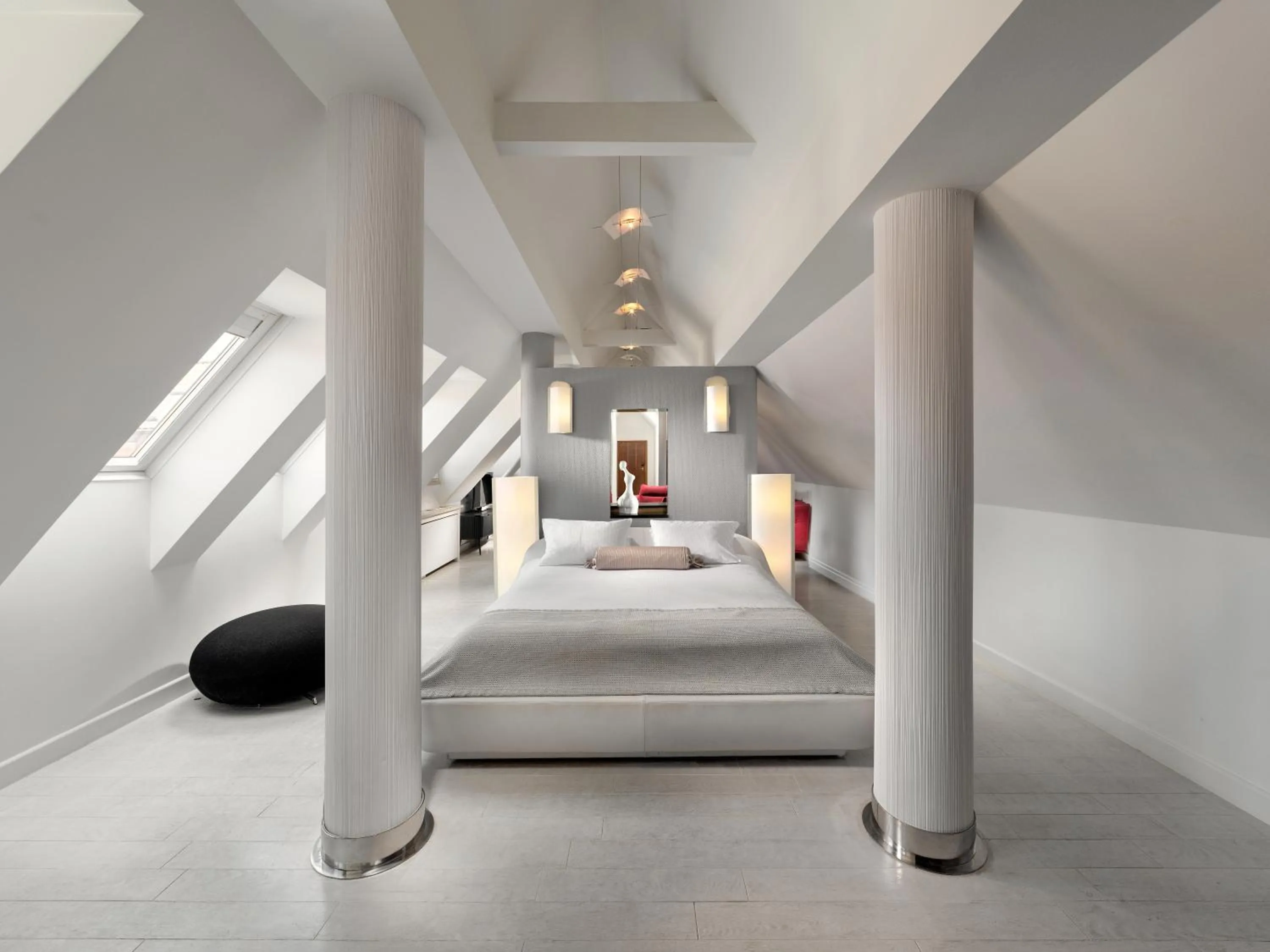 Bed in Mamaison Le Regina Boutique Hotel