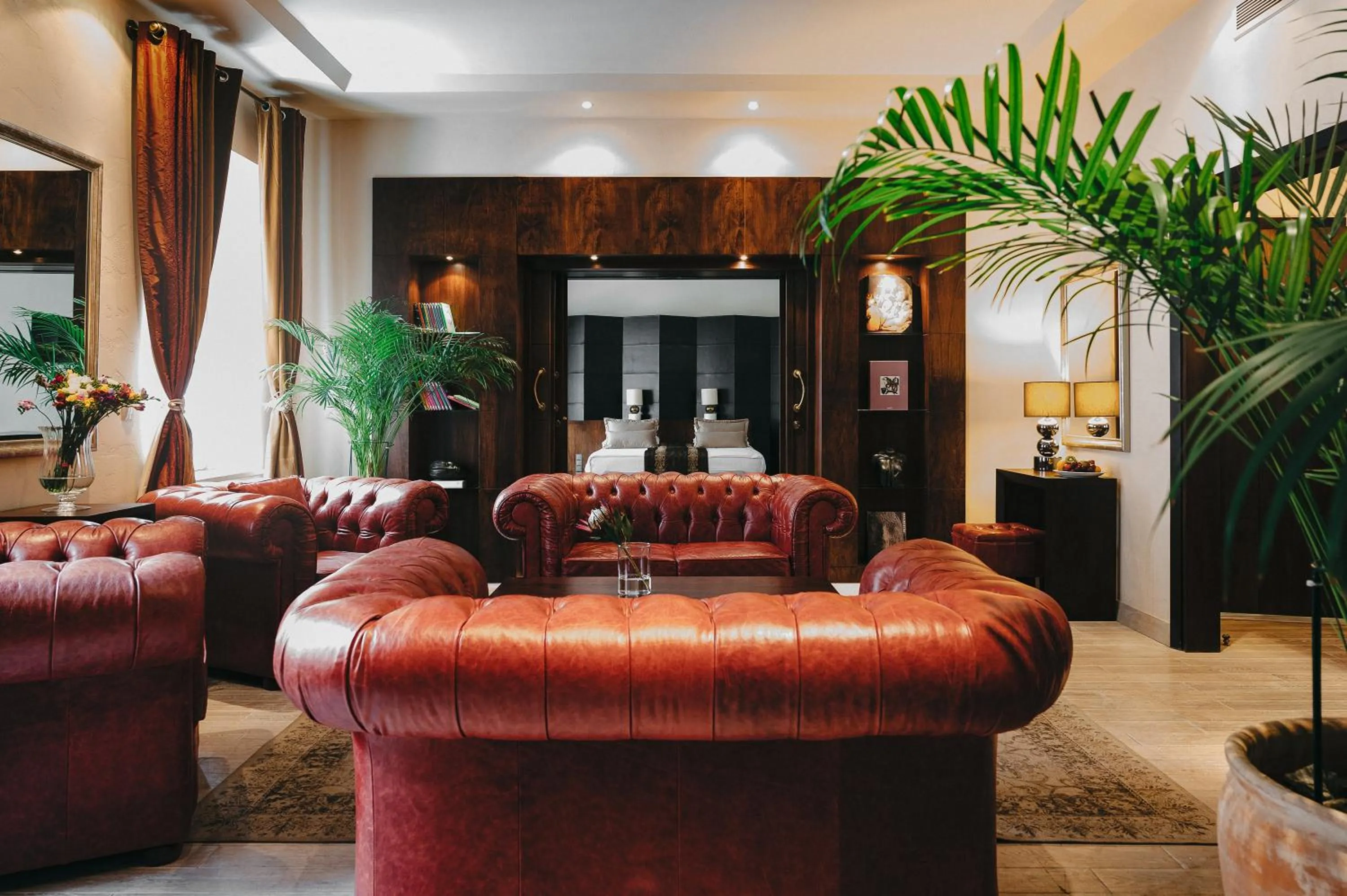 TV and multimedia in Mamaison Le Regina Boutique Hotel