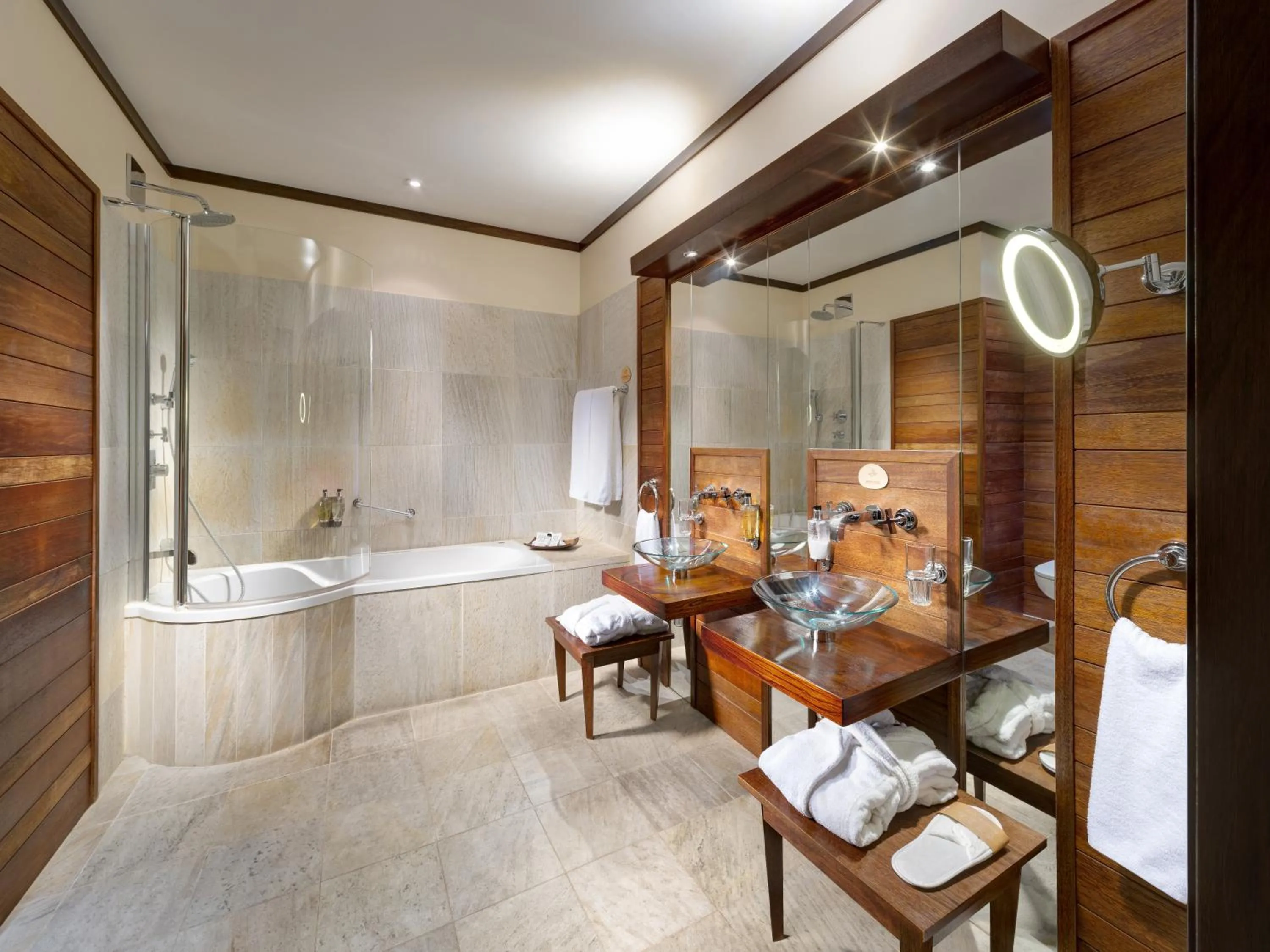 Shower in Mamaison Le Regina Boutique Hotel