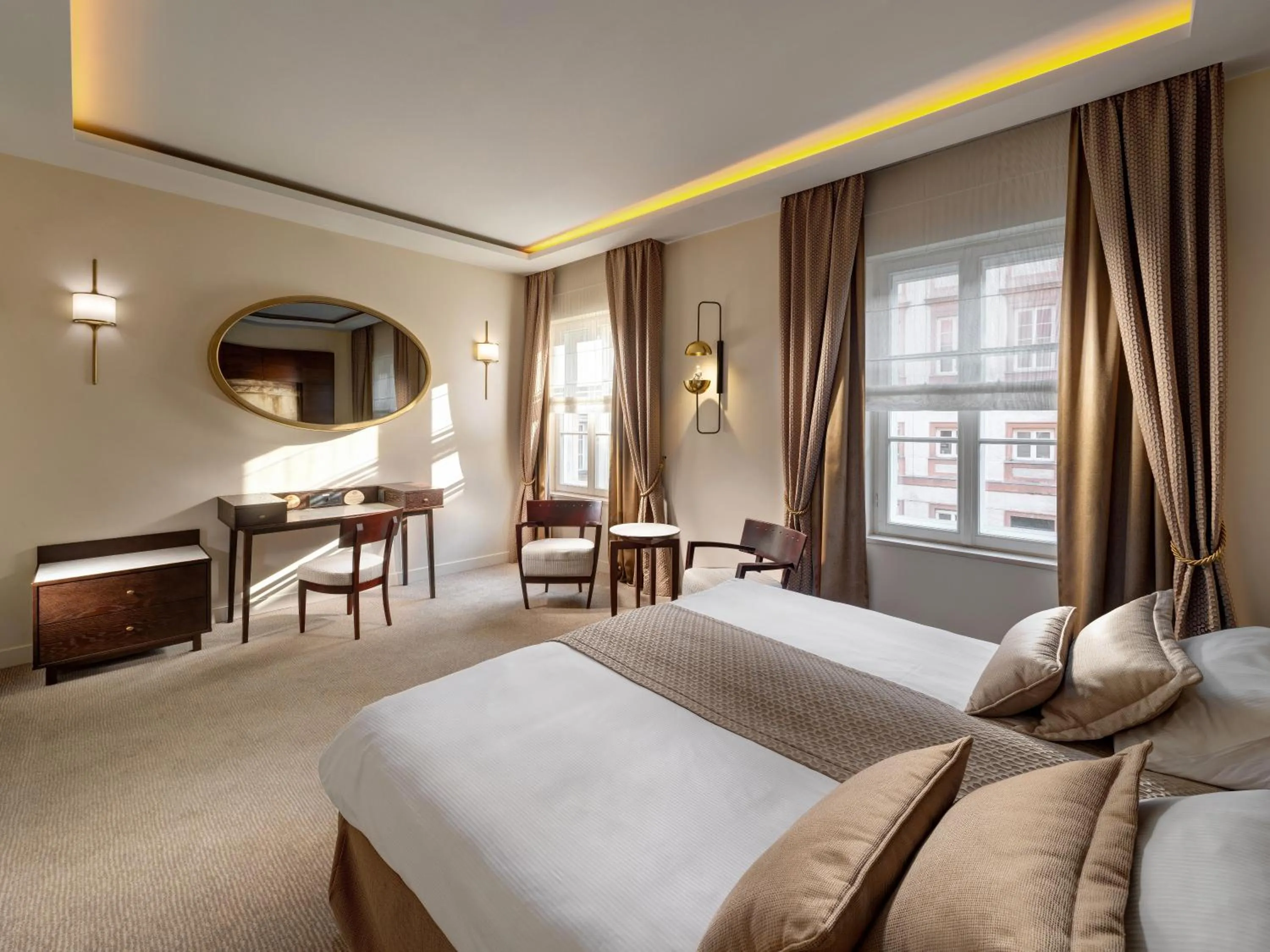 Bed in Mamaison Le Regina Boutique Hotel