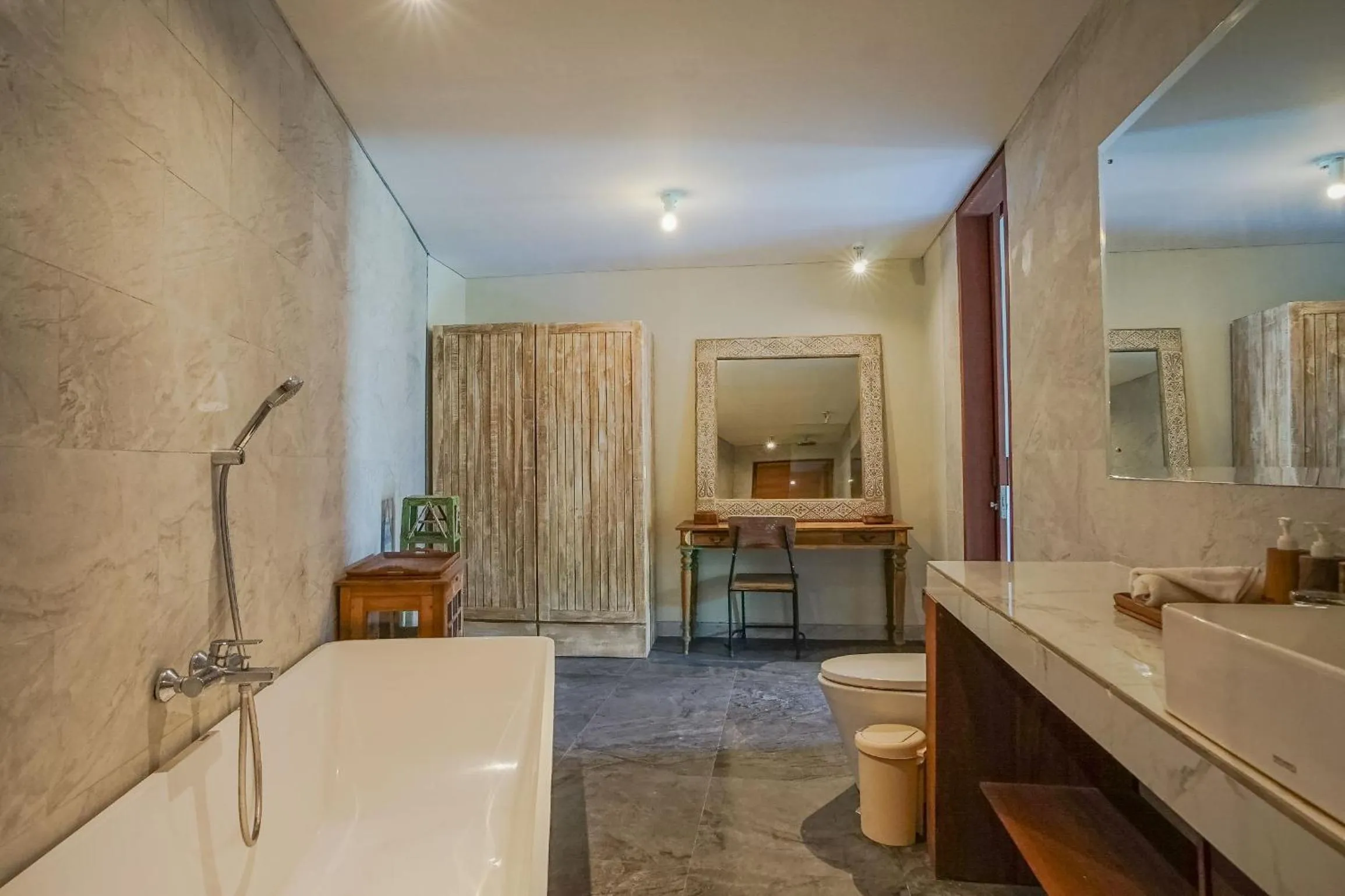 Toilet in Nayaka Living Ubud