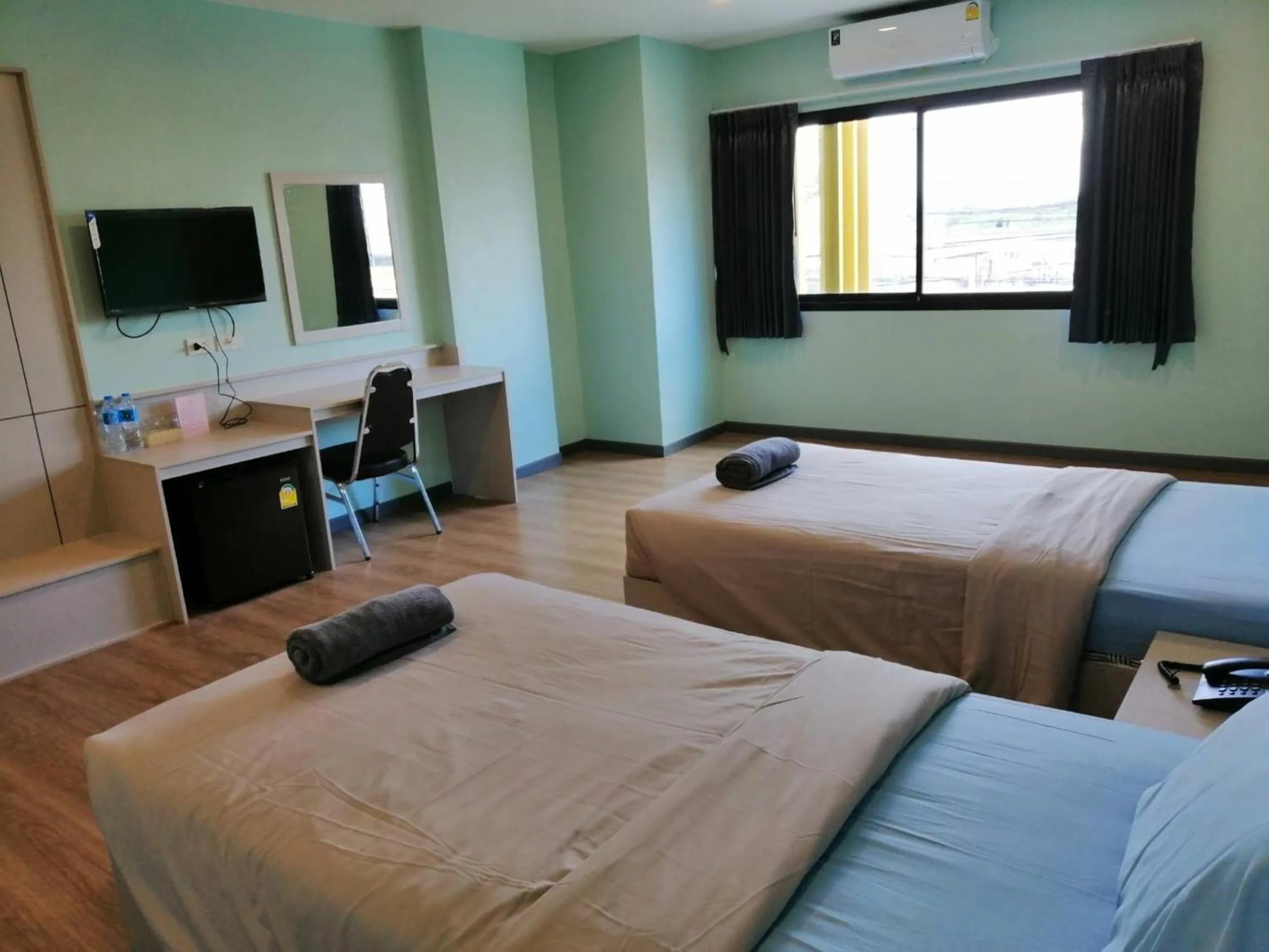 Photo of the whole room, Bed in Sritrang Residence