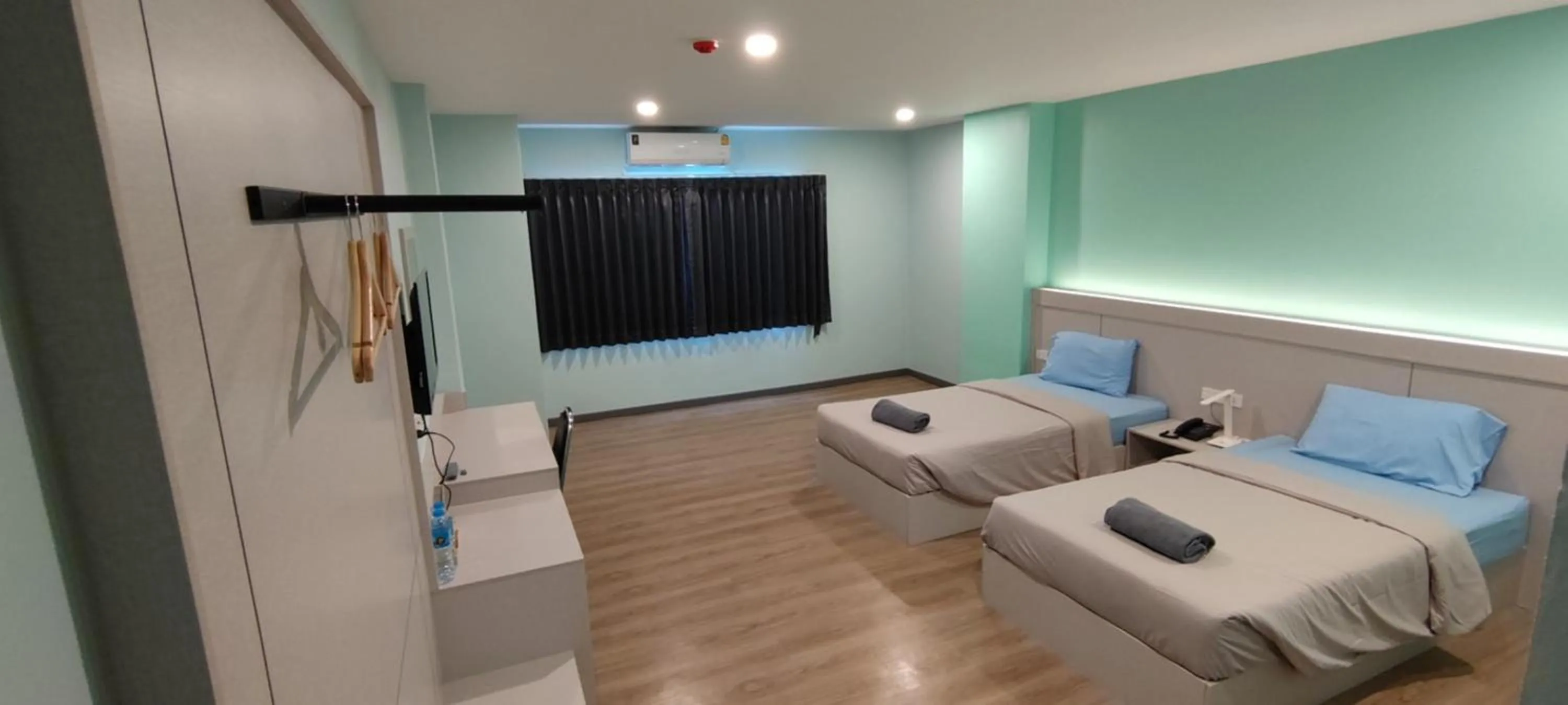 Photo of the whole room, Bed in Sritrang Residence