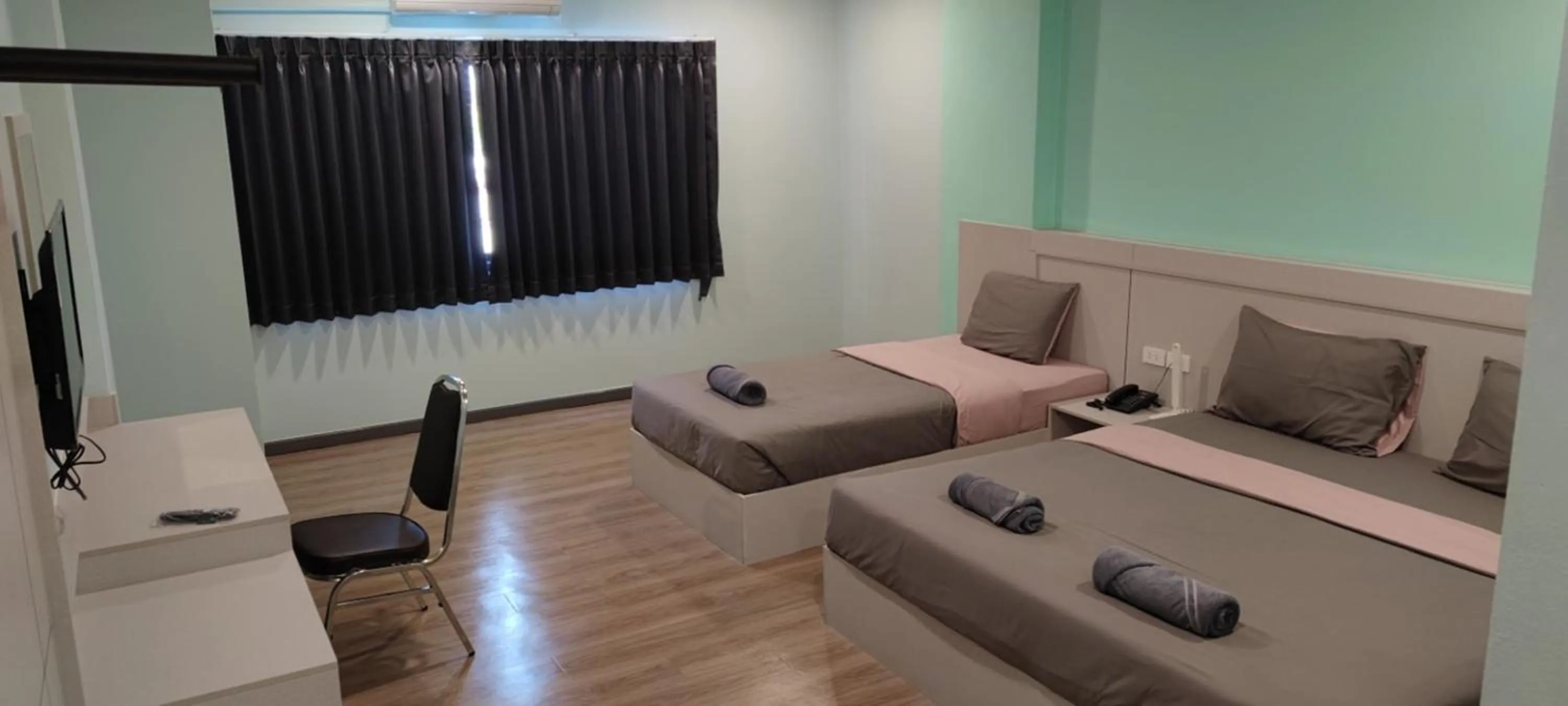 Photo of the whole room, Bed in Sritrang Residence