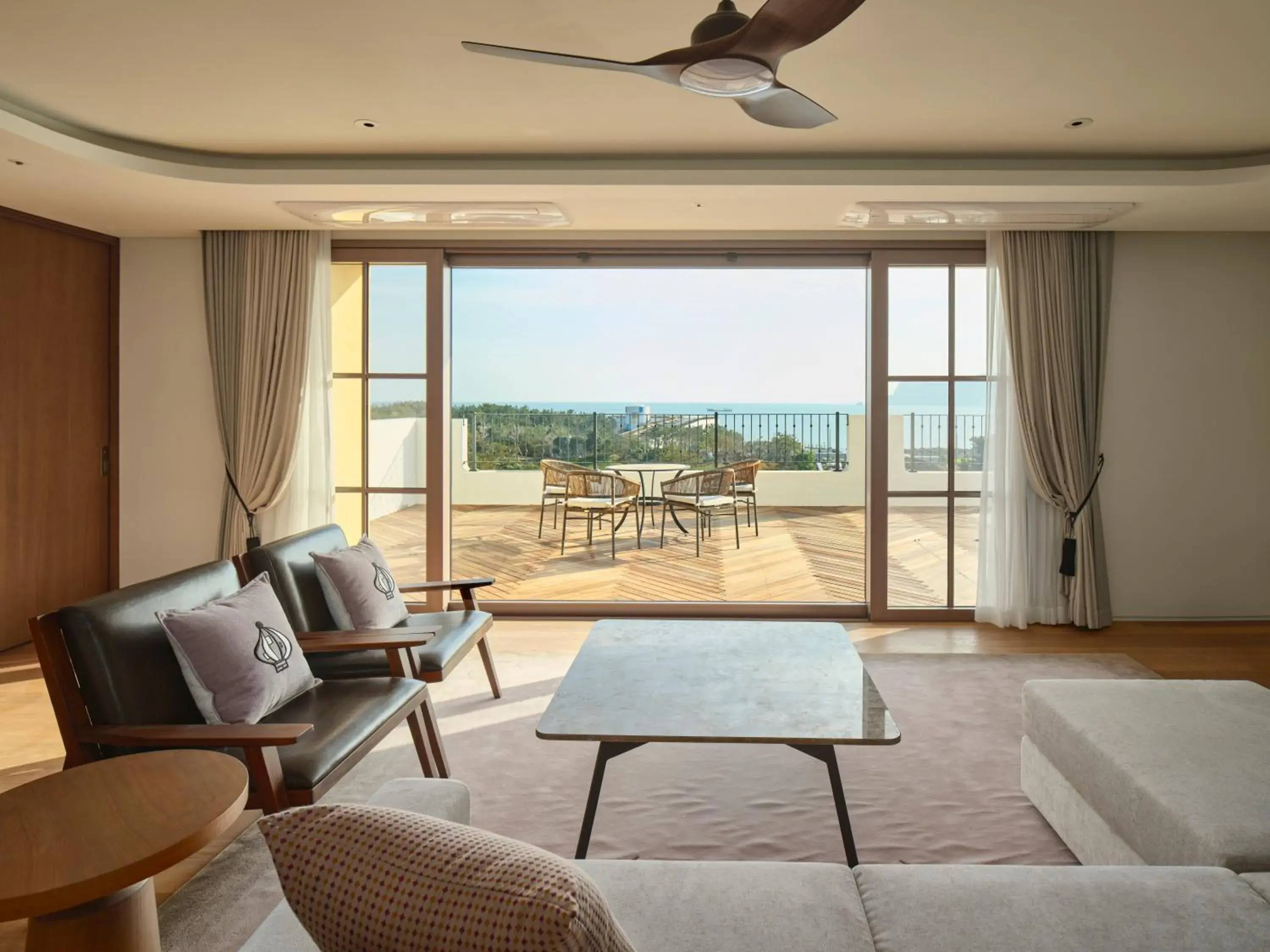 Grand Family Suite in Hundert Hills Grand Family Suite in Hundert Hills