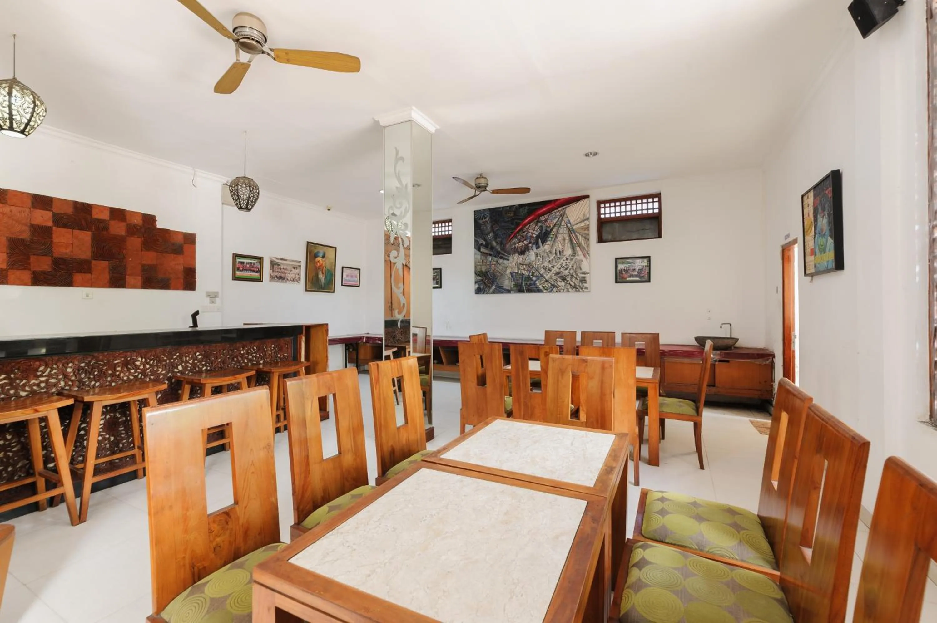 Seating area in RedDoorz at Bali Kepundung Denpasar