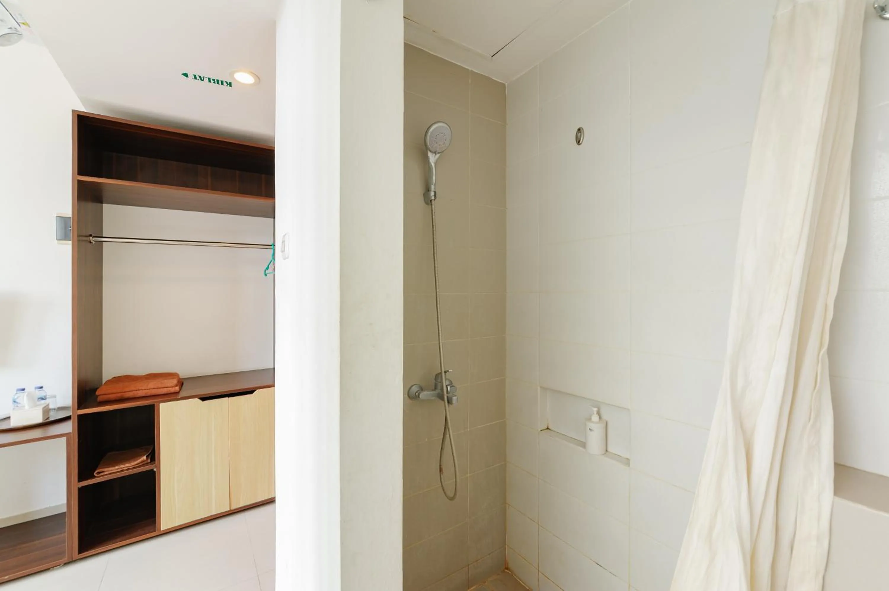 Bathroom in RedDoorz at Bali Kepundung Denpasar