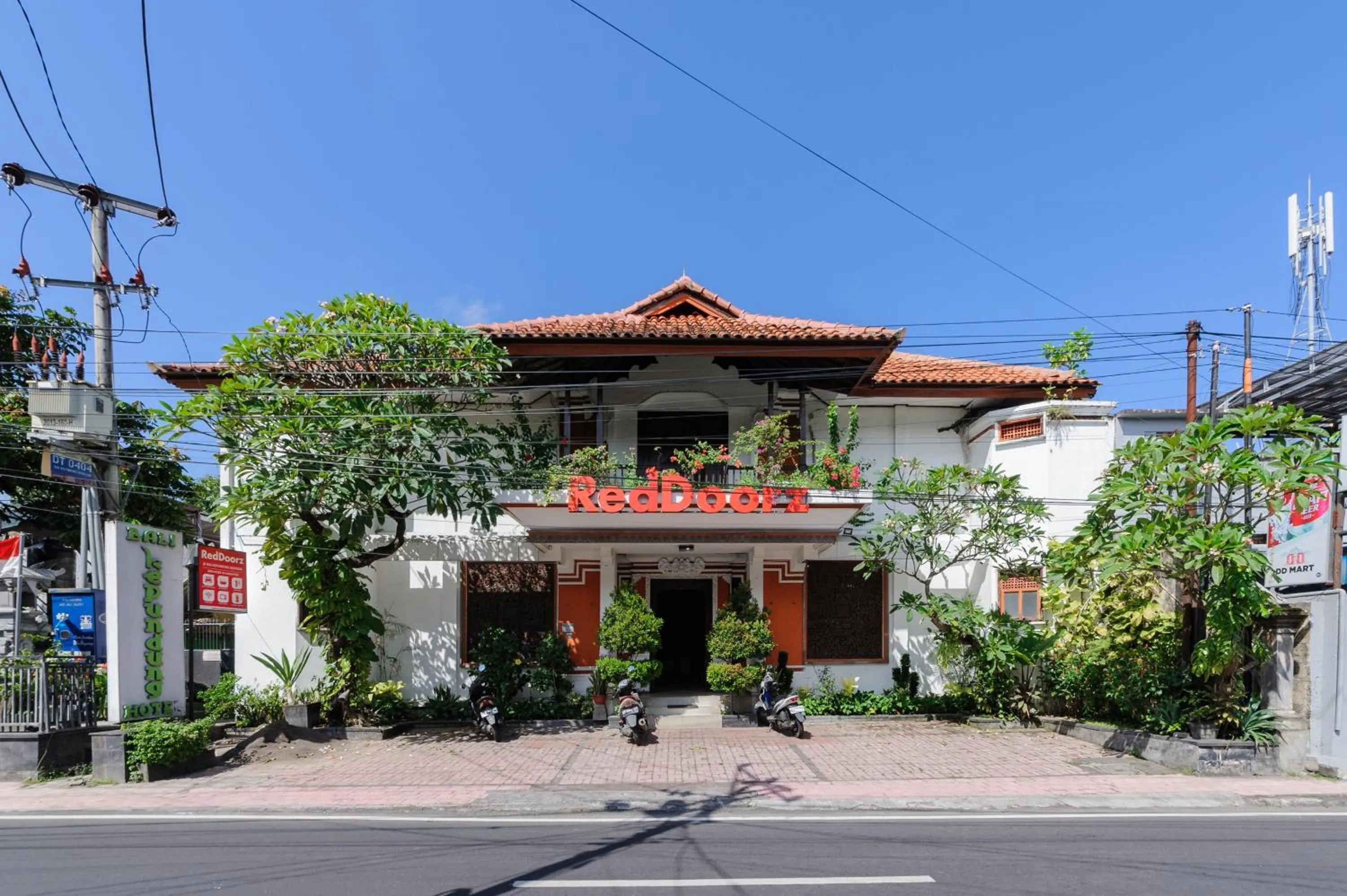 Facade/entrance in RedDoorz at Bali Kepundung Denpasar