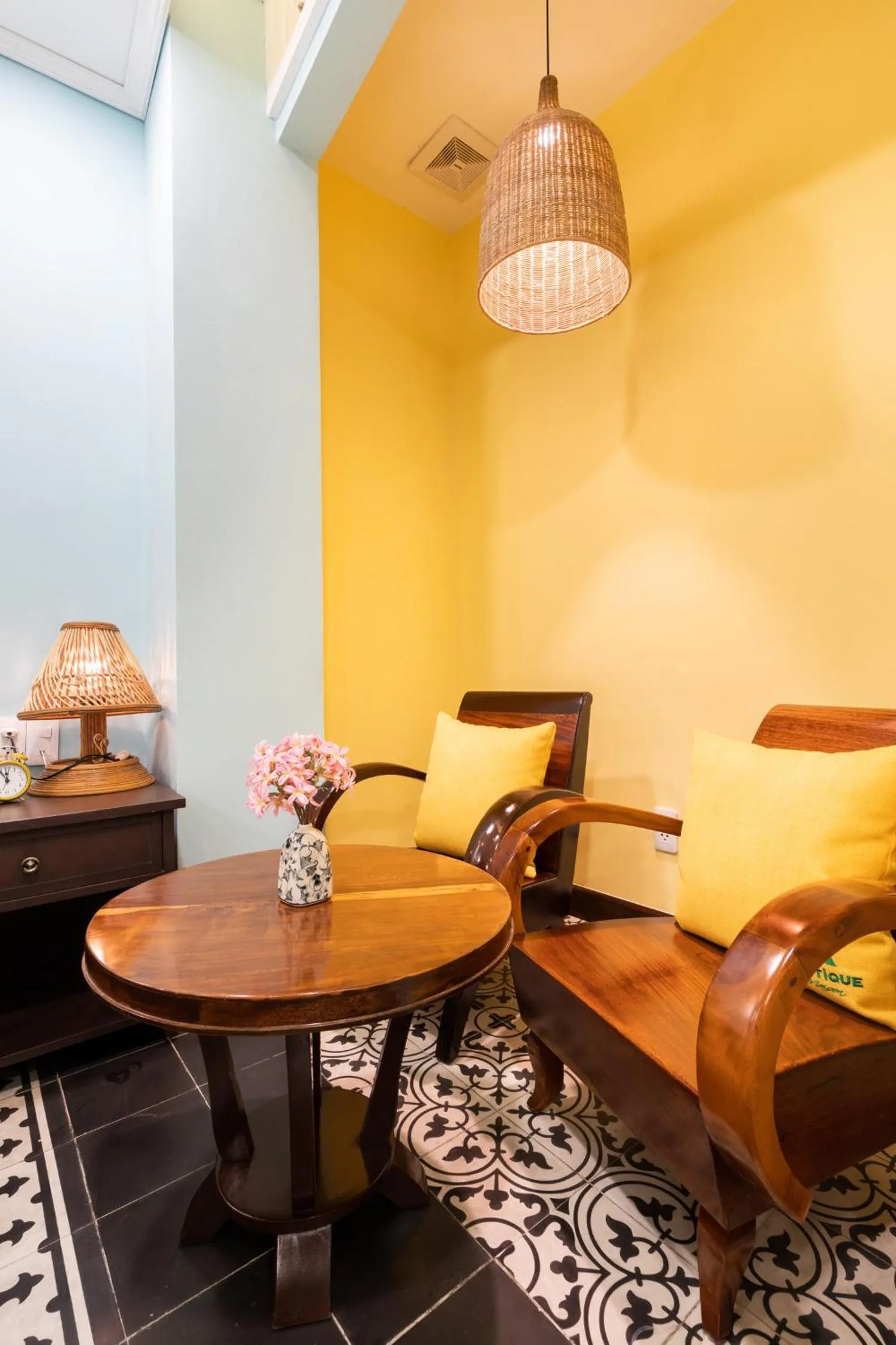 Seating area in Rustique Maison