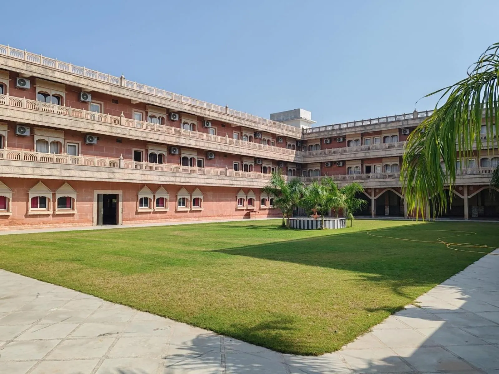 Garden in Hotel Rajwada palace