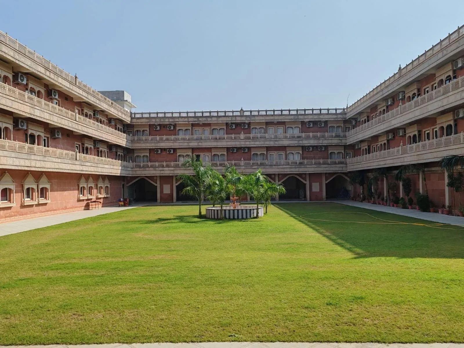 Garden in Hotel Rajwada palace
