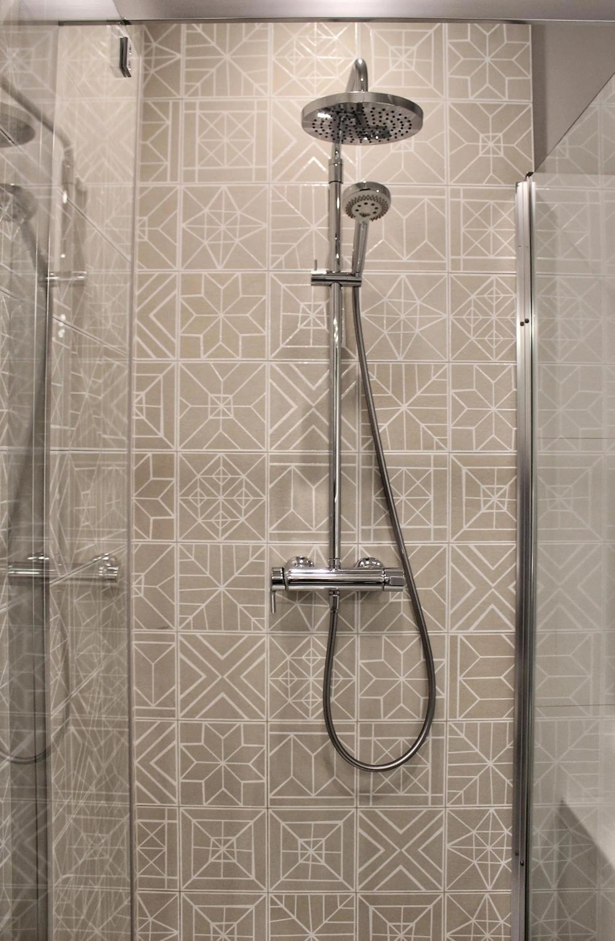 Shower in Hotel Perła