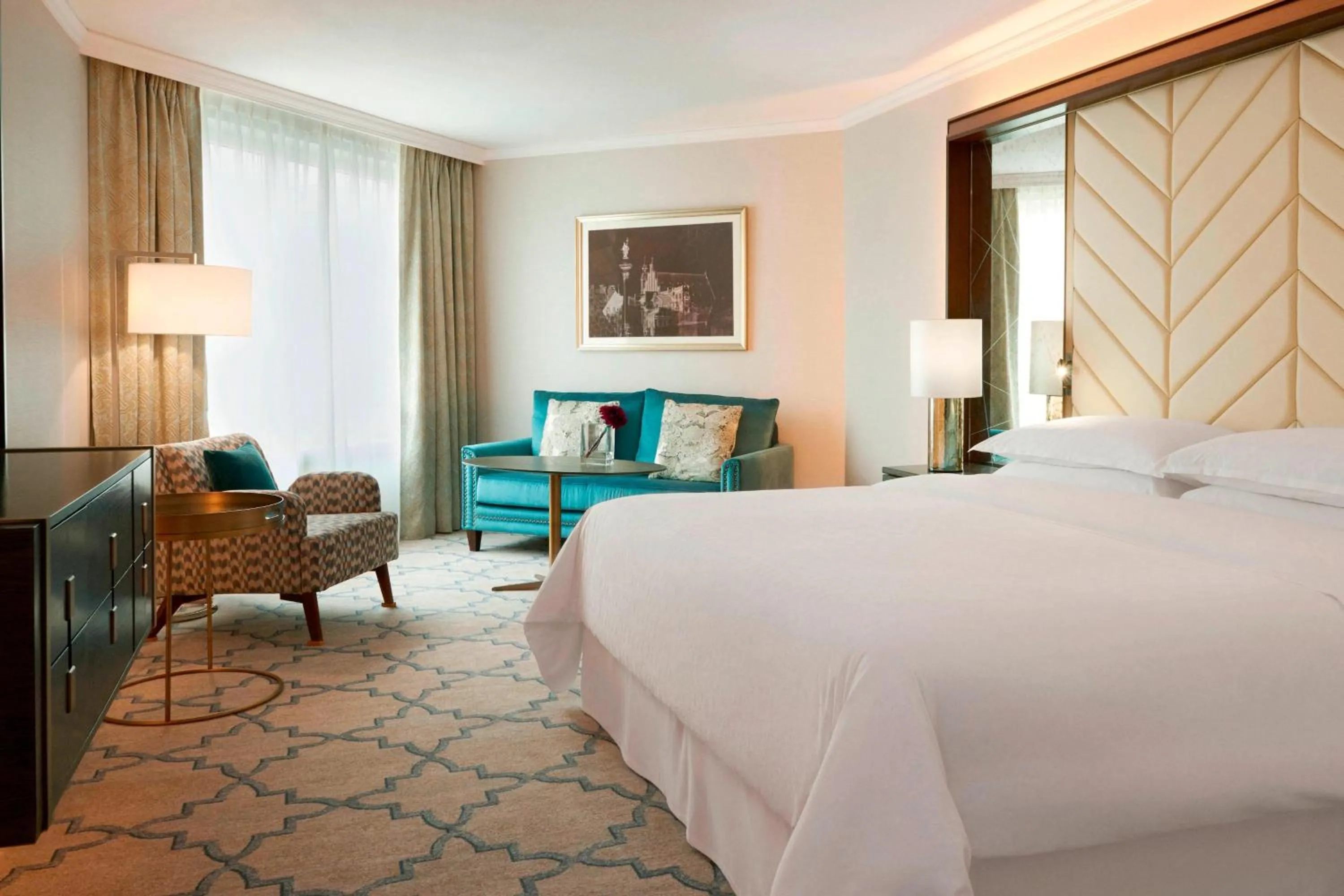 Photo of the whole room, Bed in Sheraton Grand Warsaw