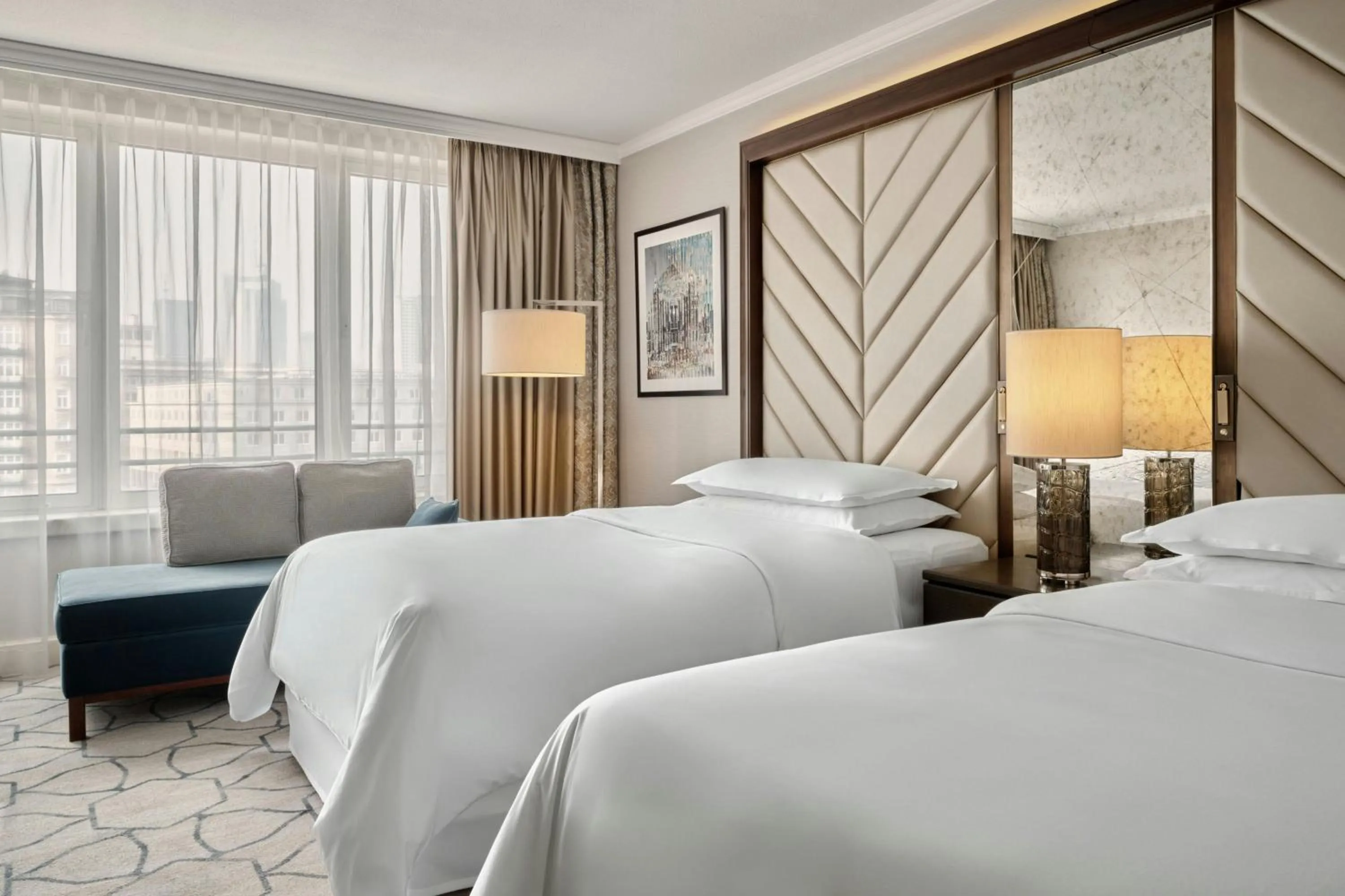 Photo of the whole room, Bed in Sheraton Grand Warsaw