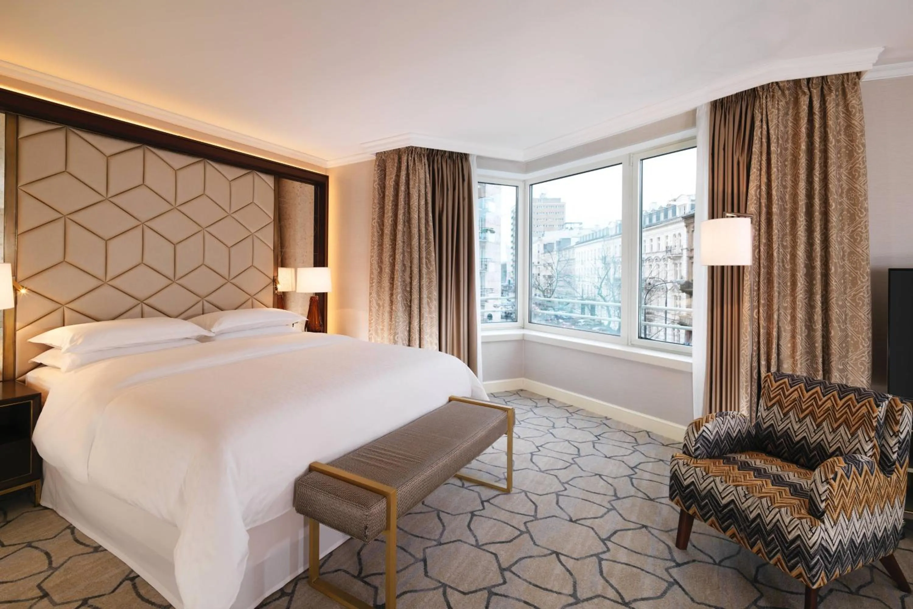 Bedroom, Bed in Sheraton Grand Warsaw