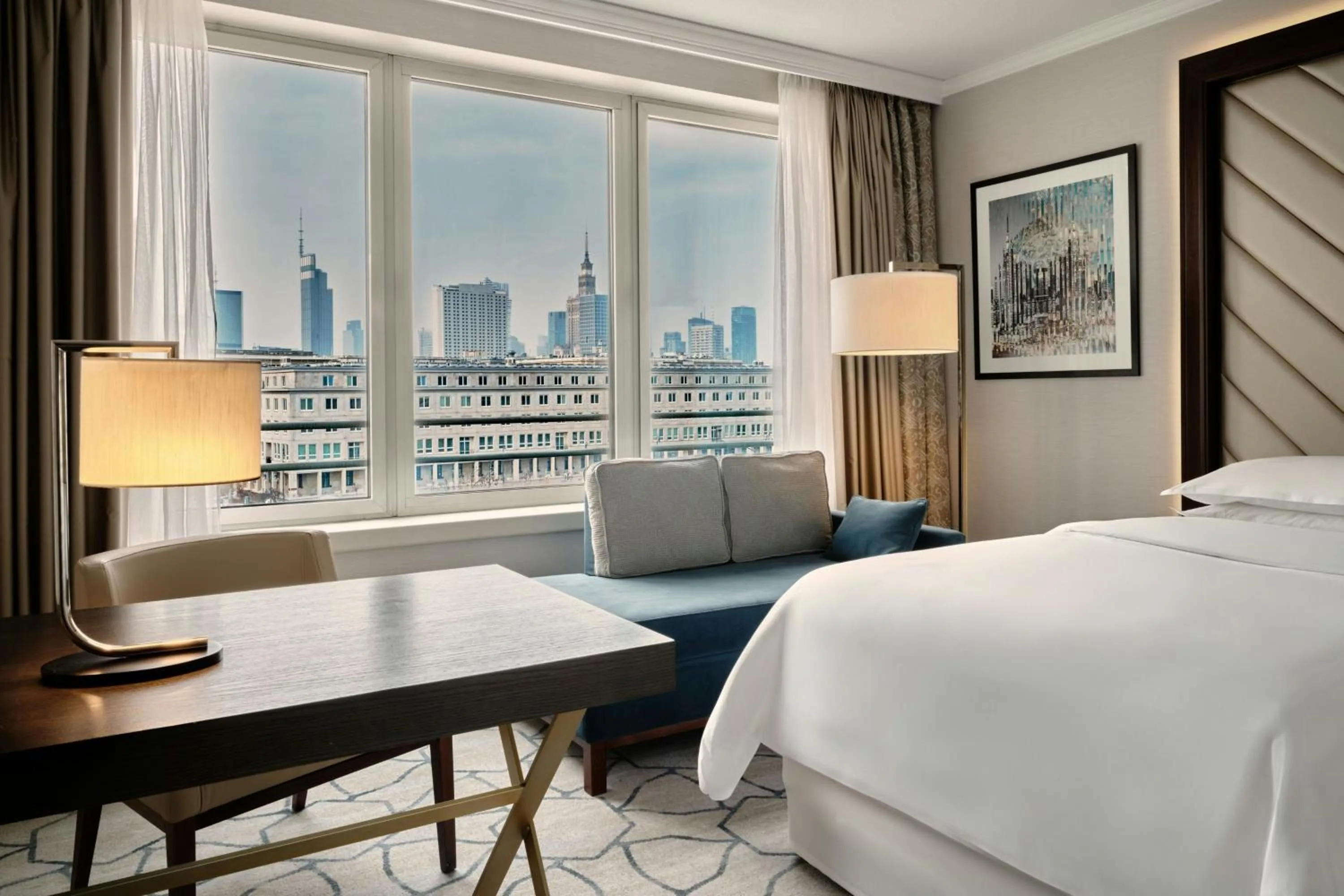 Photo of the whole room, Bed in Sheraton Grand Warsaw