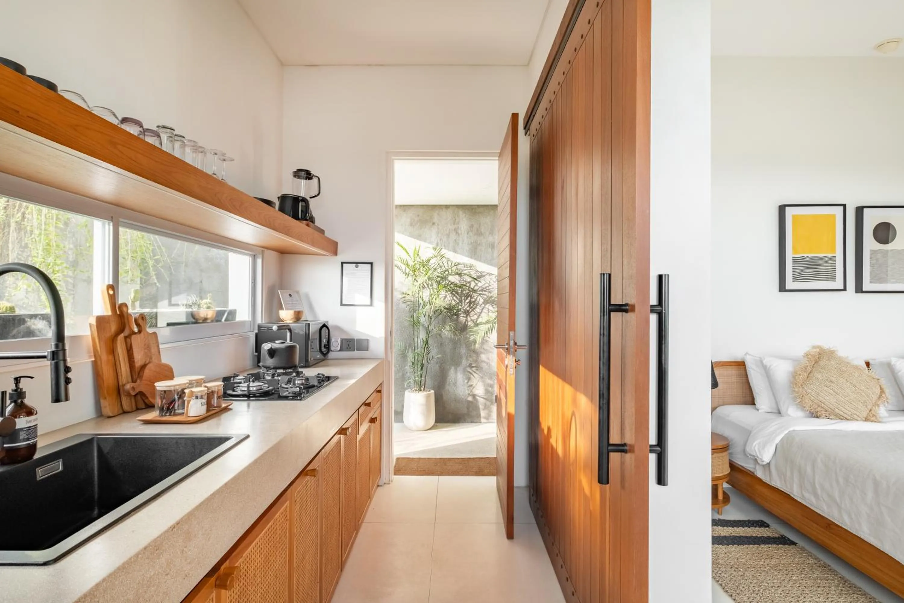 Kitchen or kitchenette, Bed in Villa Osun