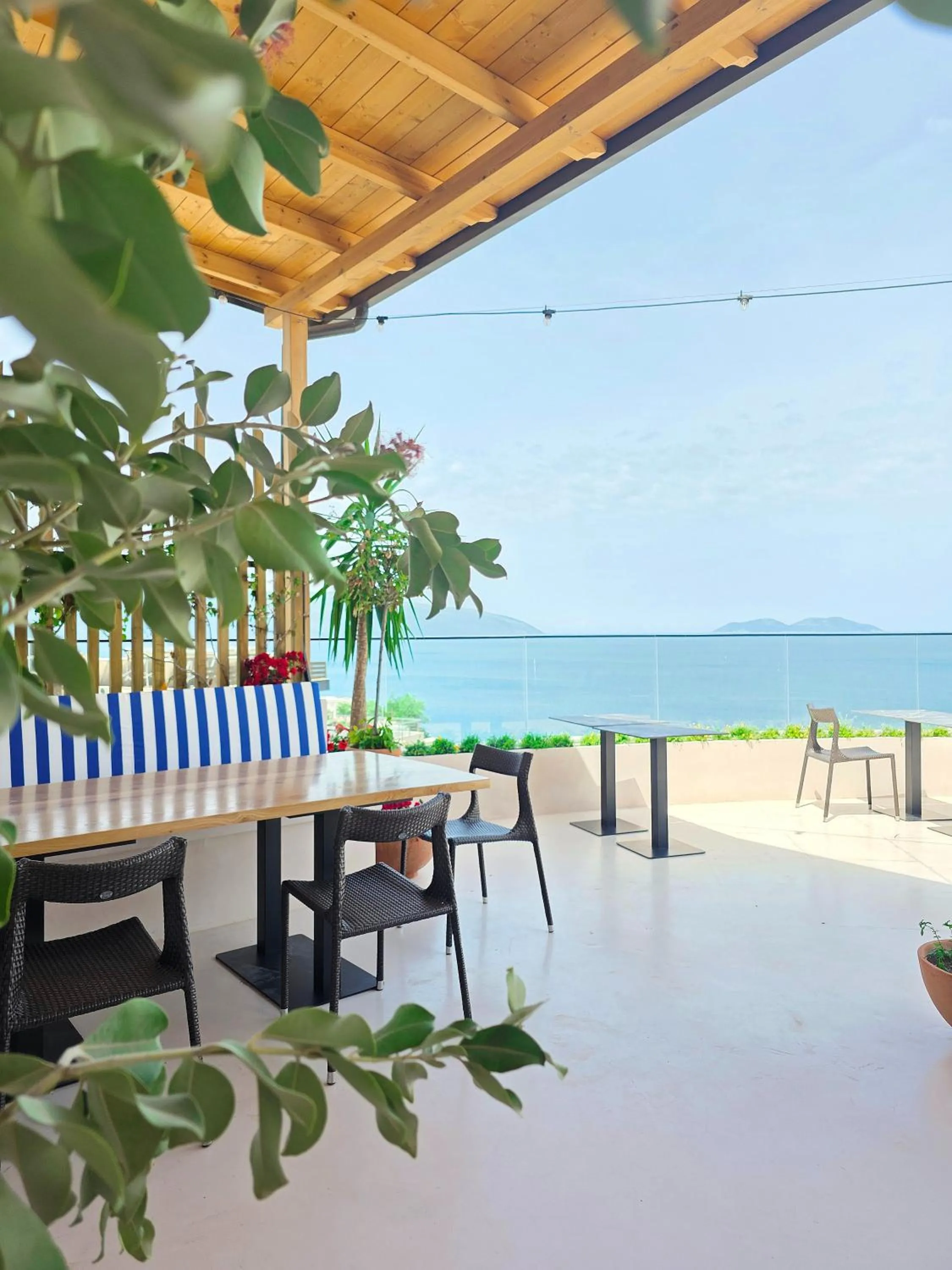 Restaurant/places to eat in Valza Boutique Hotel