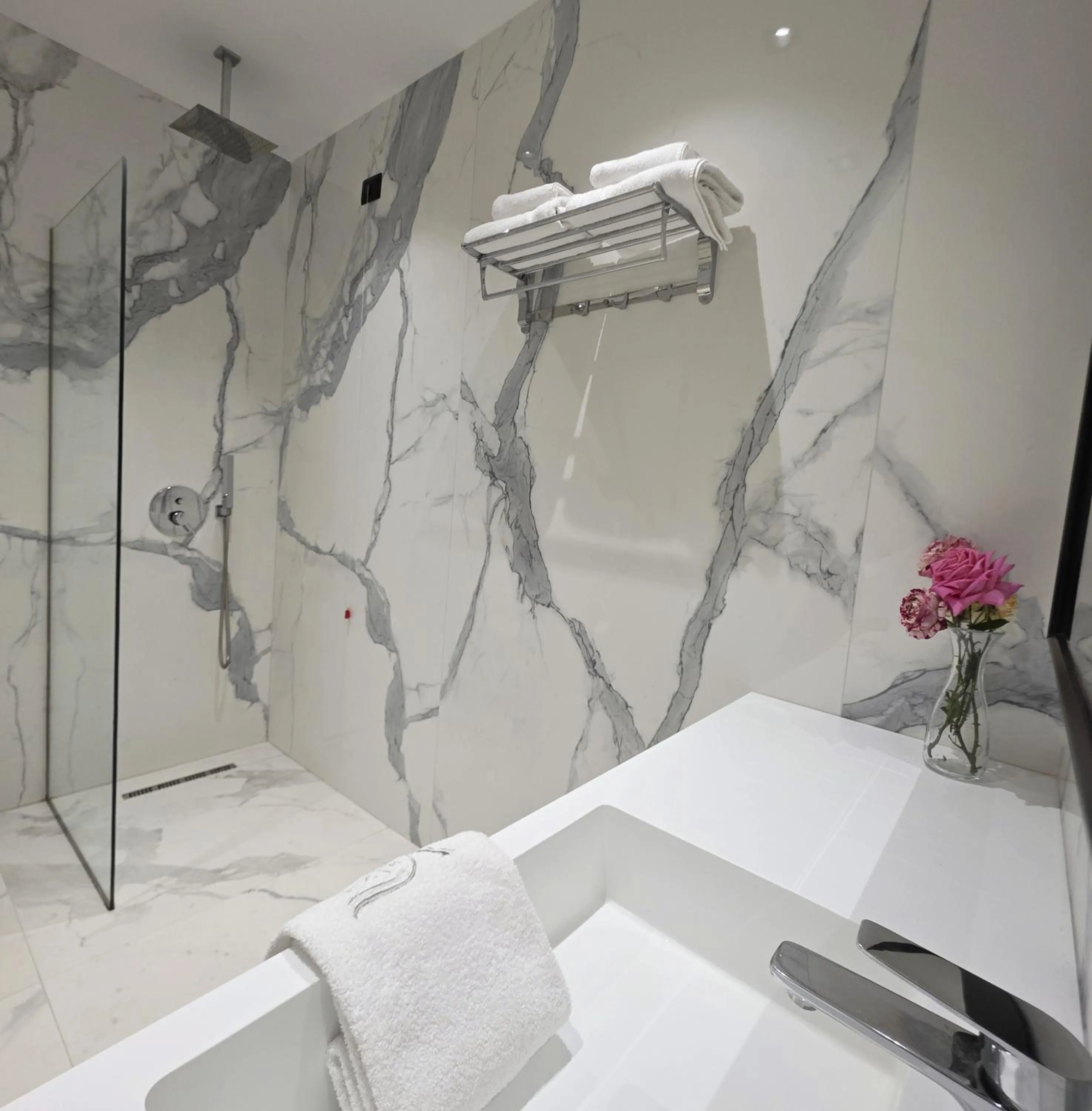 Bathroom in Valza Boutique Hotel