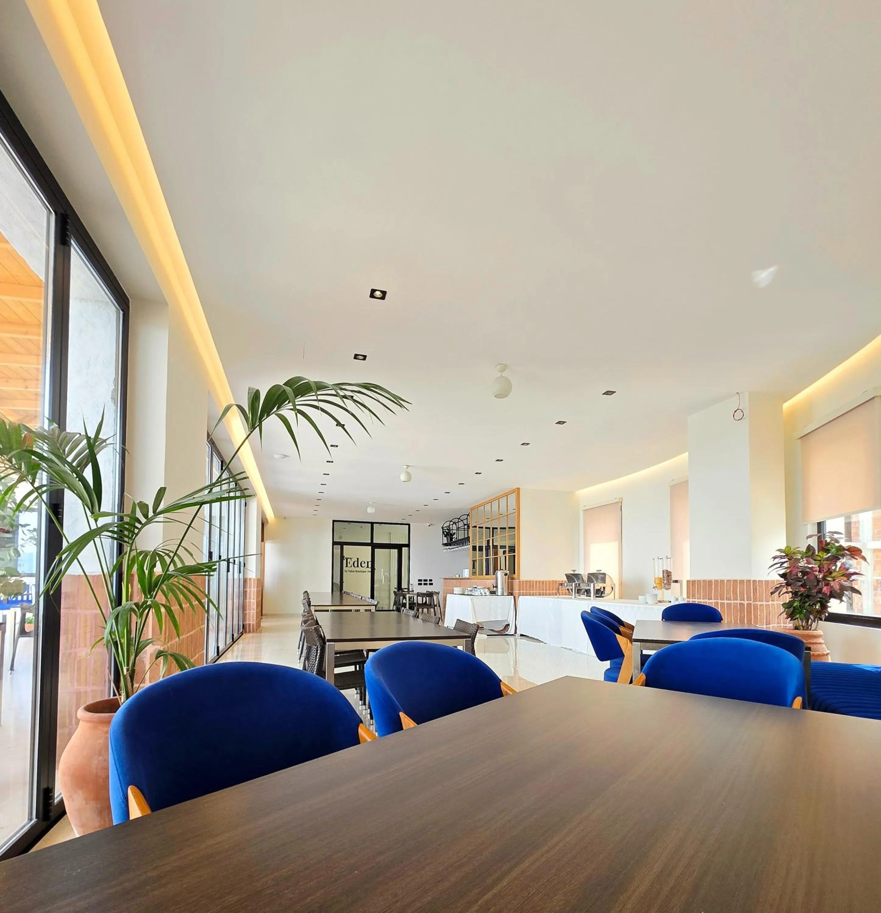 Restaurant/places to eat in Valza Boutique Hotel