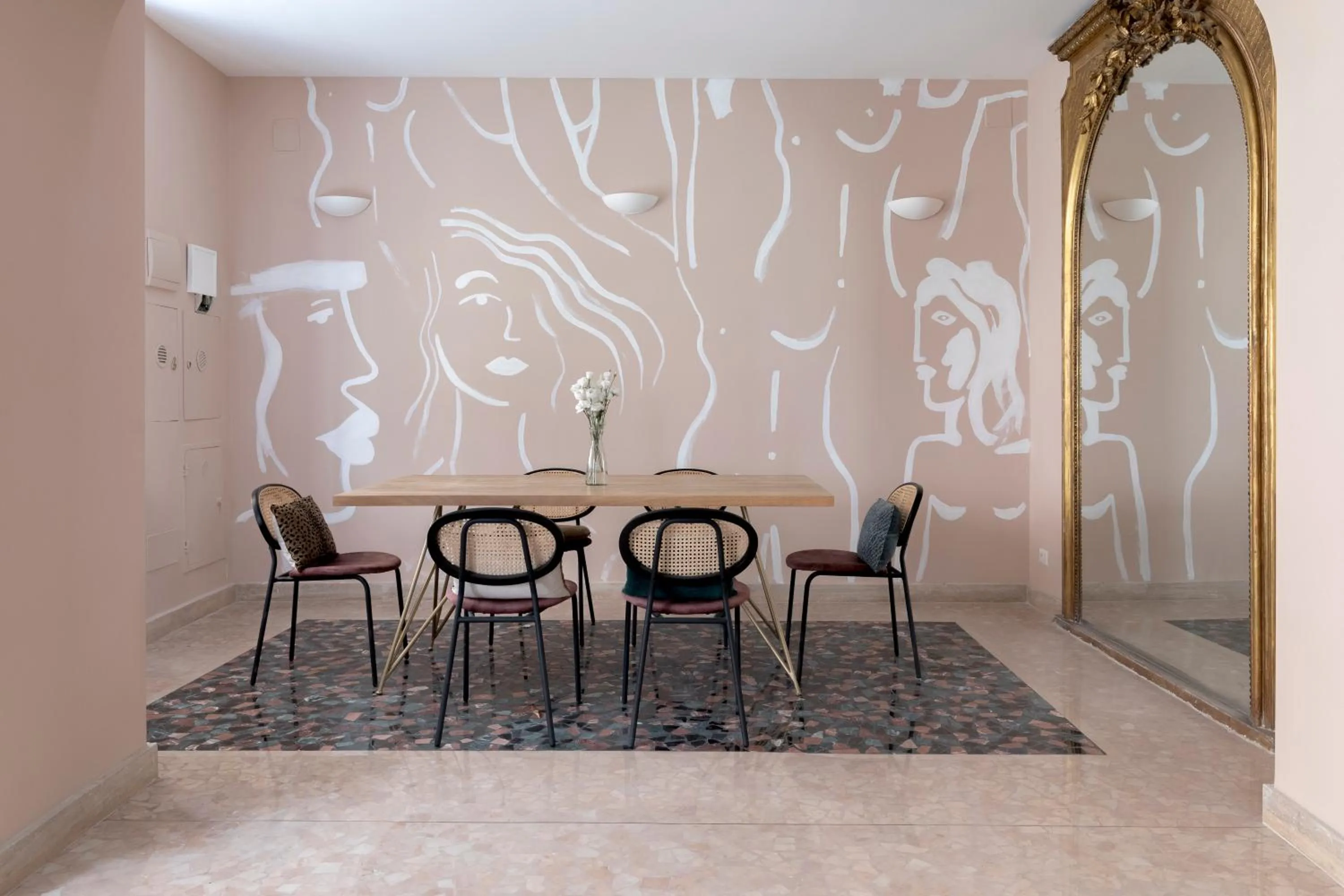 Communal lounge/ TV room in Numa Rome Portico