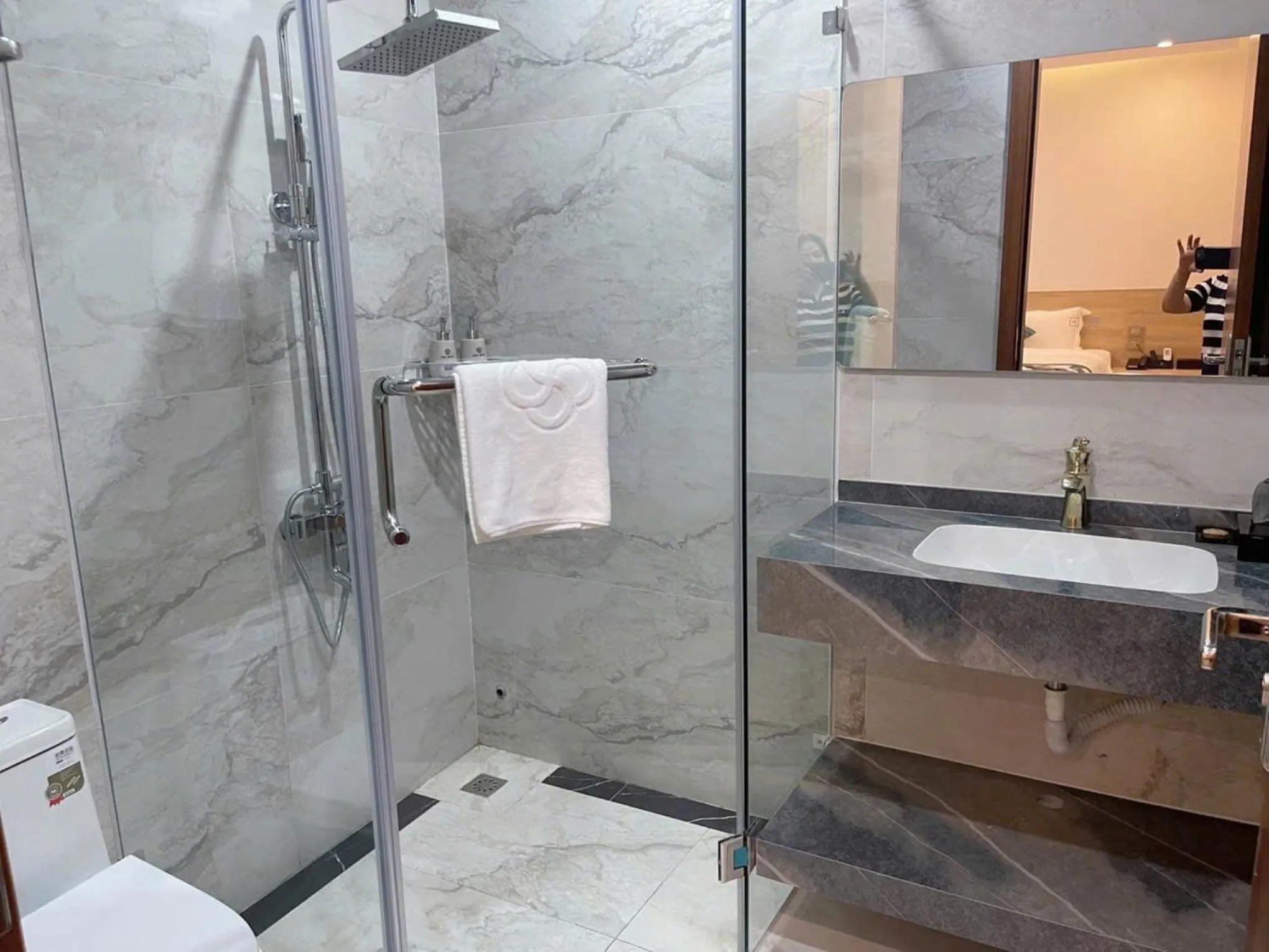 SALA HOTEL MÓNG CÁI