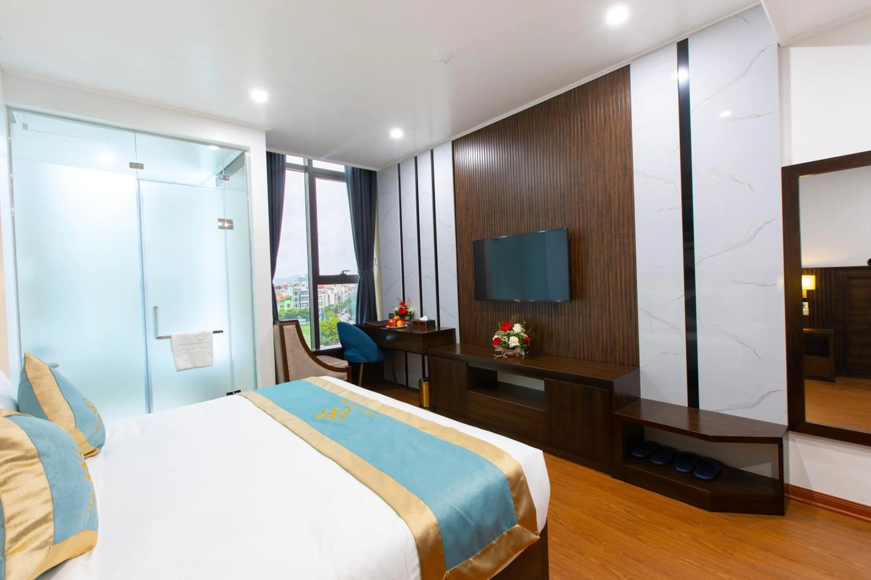 TV and multimedia, Bed in SALA HOTEL MÓNG CÁI