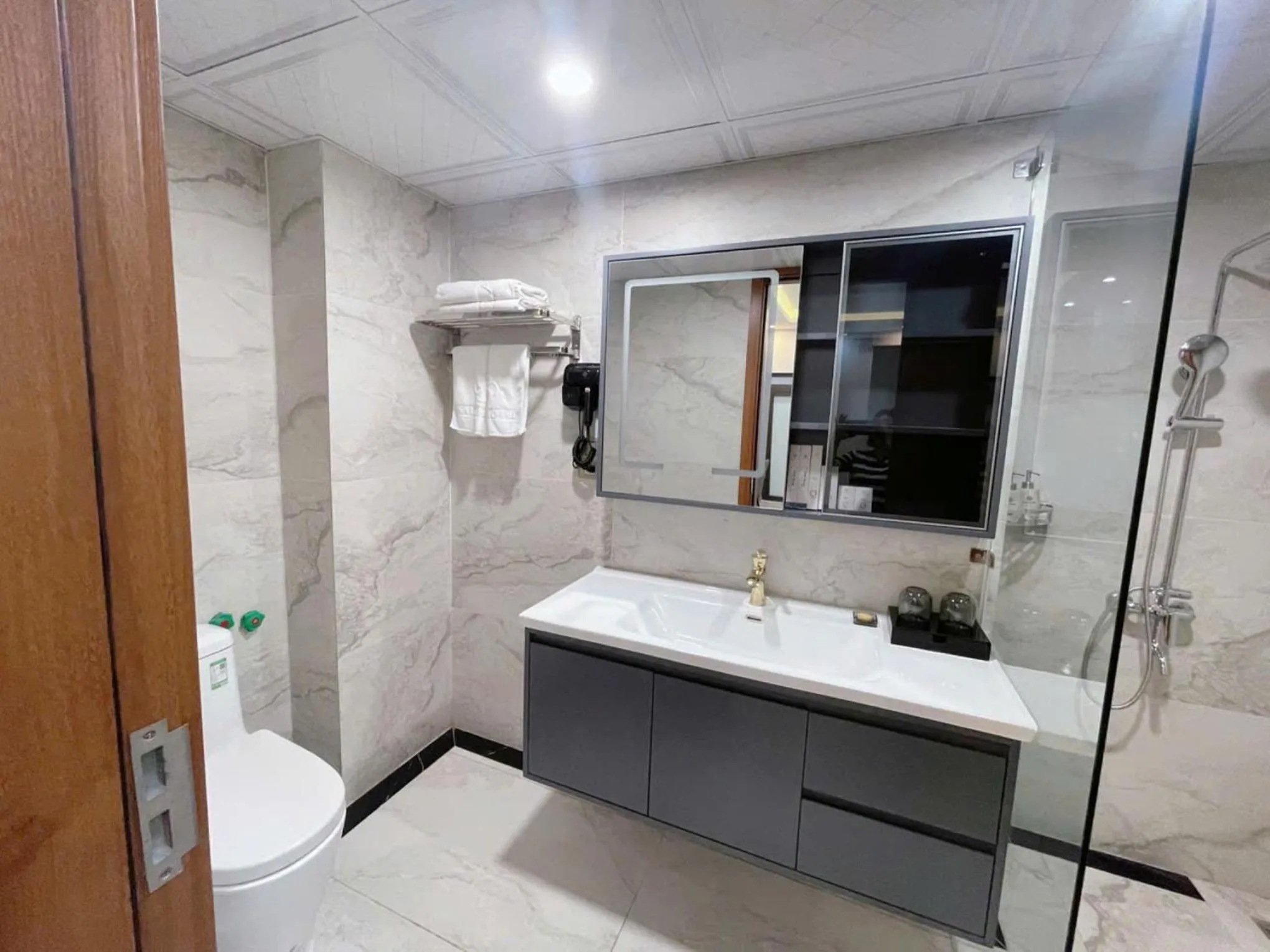 SALA HOTEL MÓNG CÁI