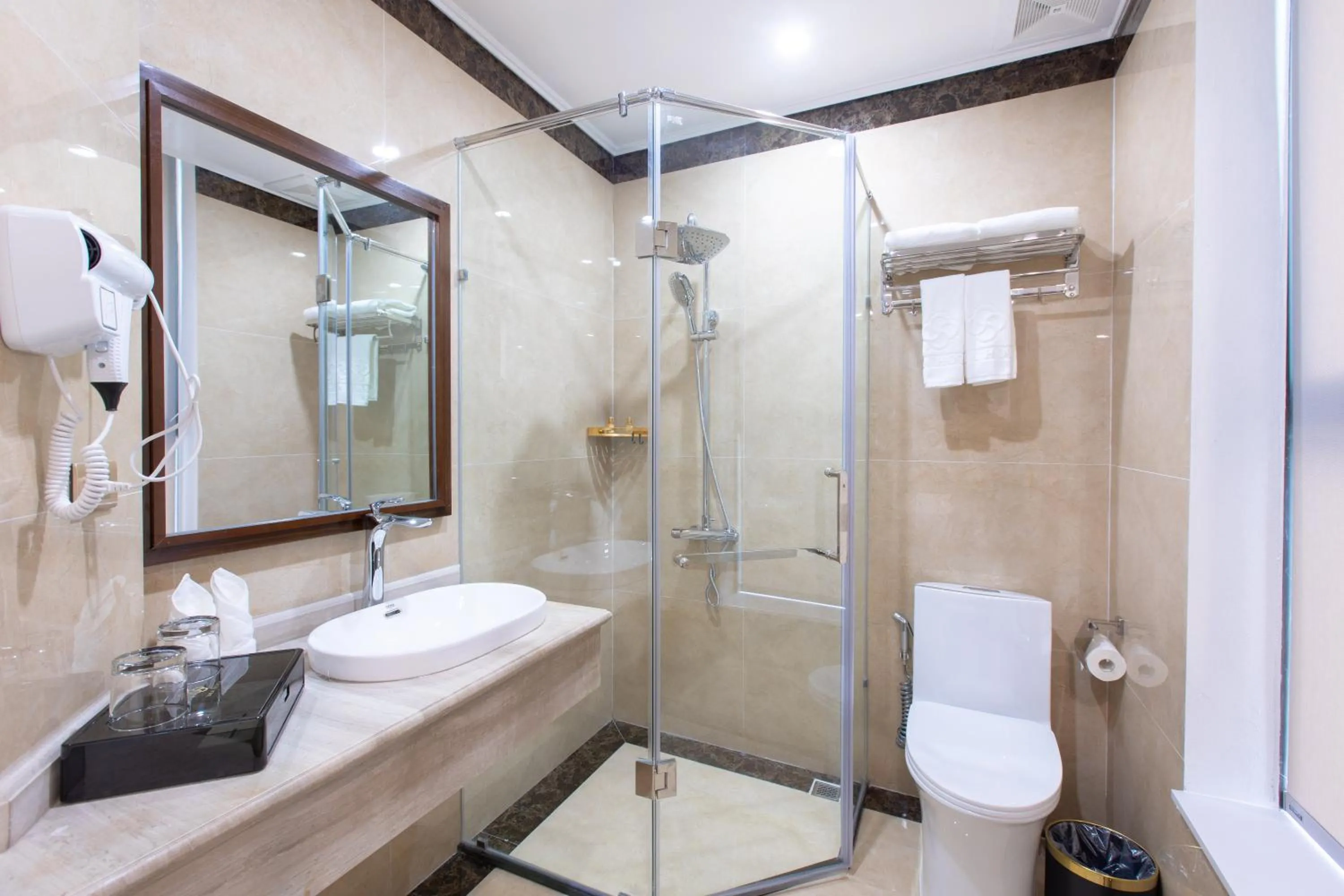 Bathroom in SALA HOTEL MÓNG CÁI