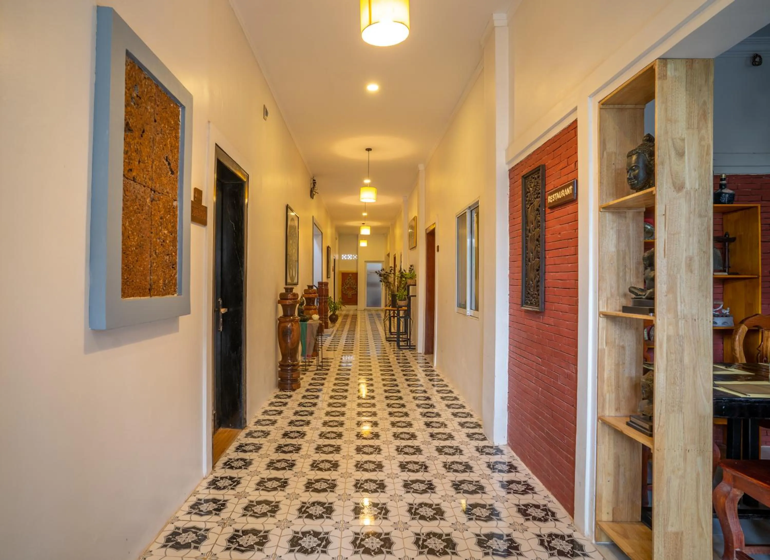 Facade/entrance in Angkor Rithy Boutiquese