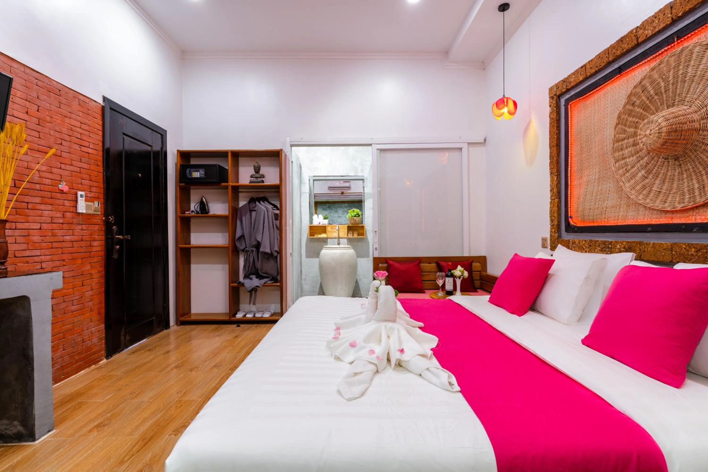Suite with Hot Tub - single occupancy in Angkor Rithy Boutiquese