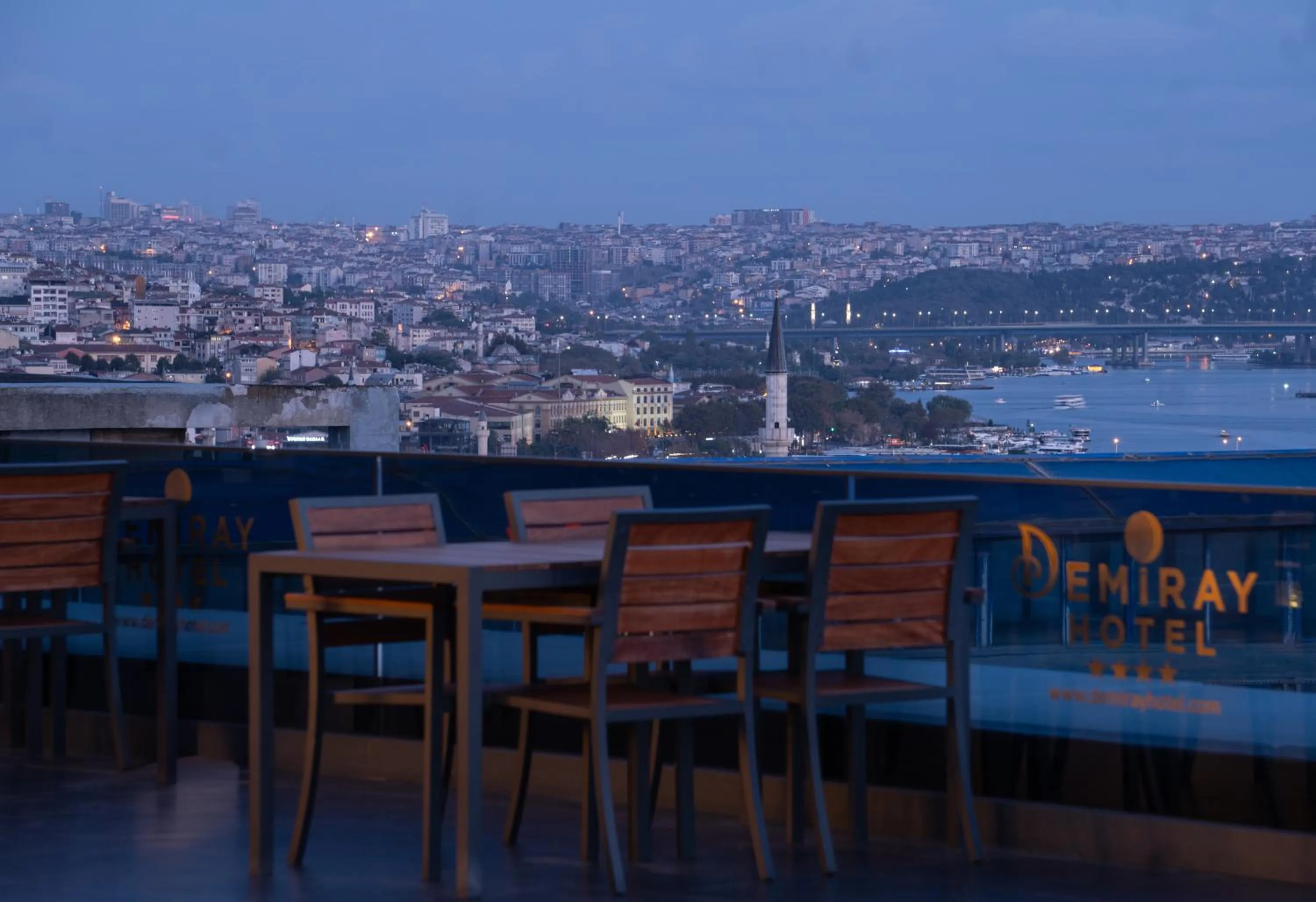 Restaurant/places to eat in Demiray Hotel Old City