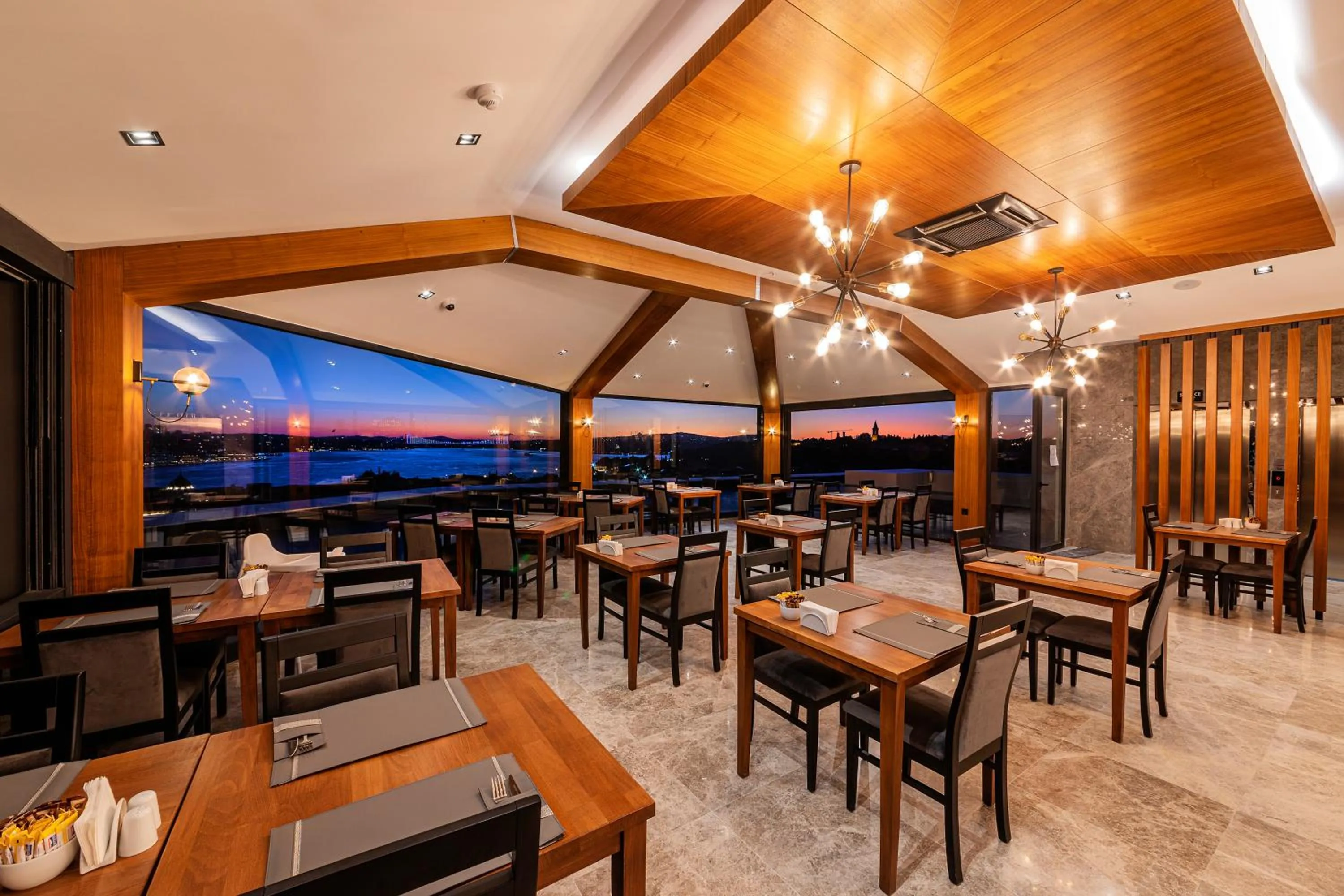 Restaurant/places to eat in Demiray Hotel Old City