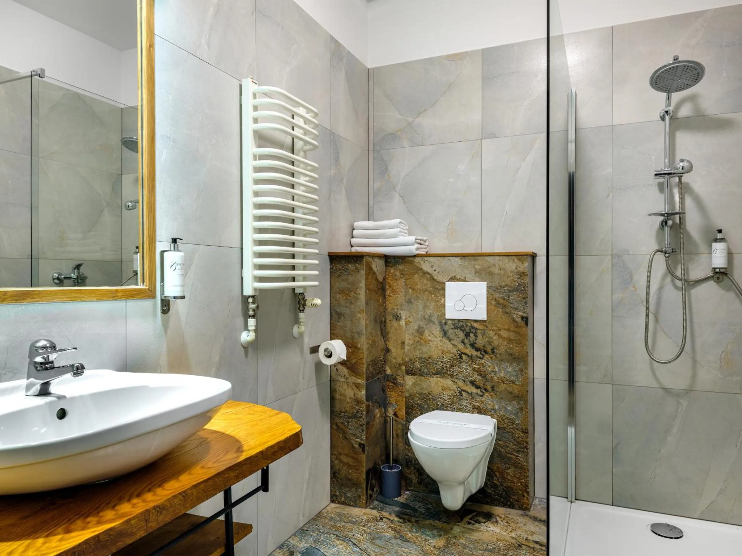 Shower in Hotel Batory