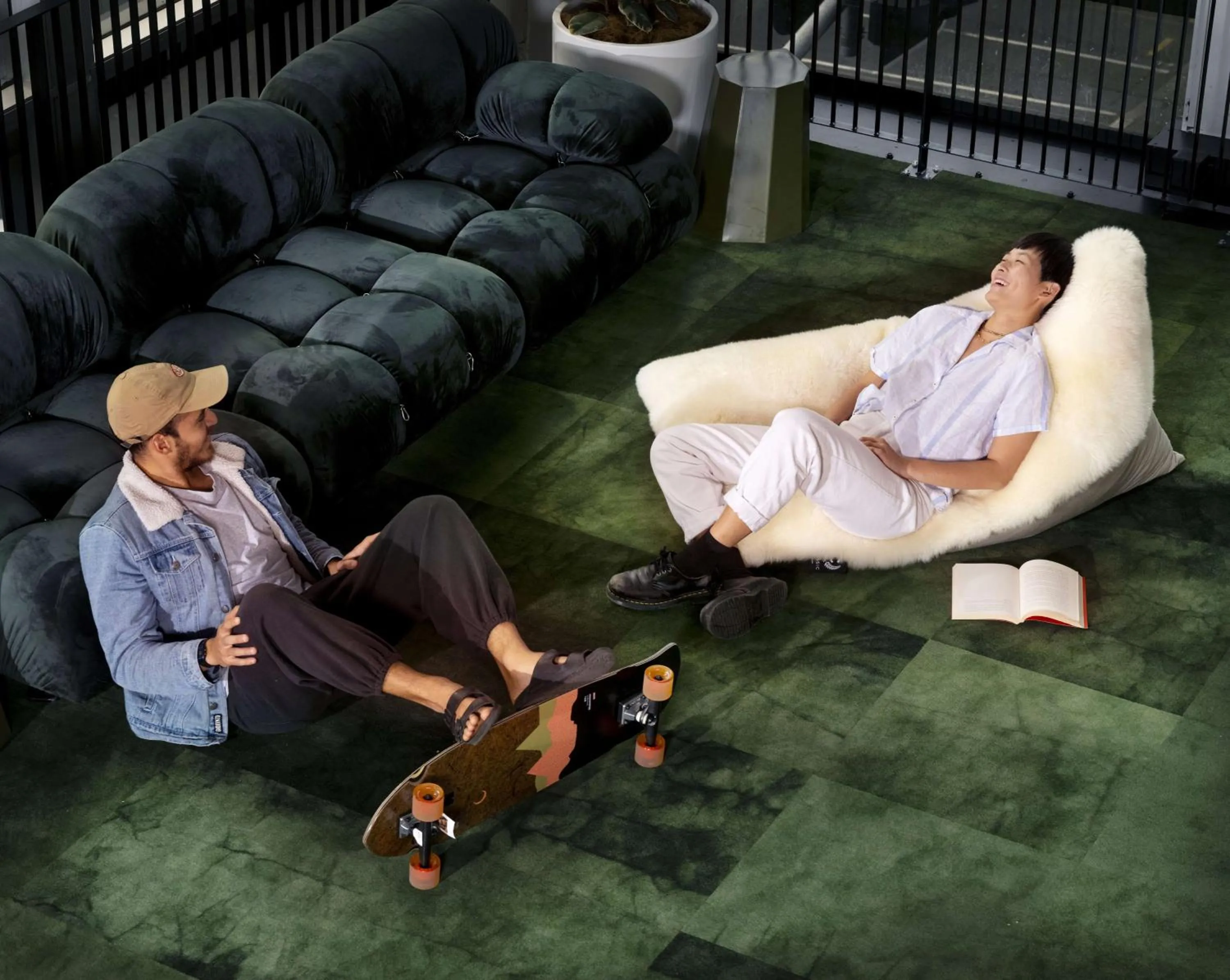 Lounge or bar in LyLo Auckland Hotel