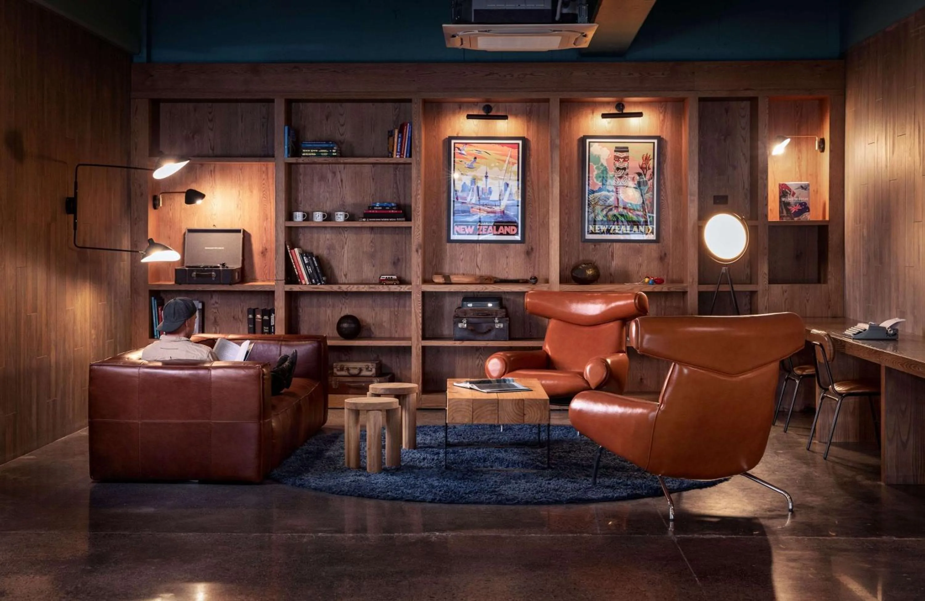 Communal lounge/ TV room in LyLo Auckland Hotel