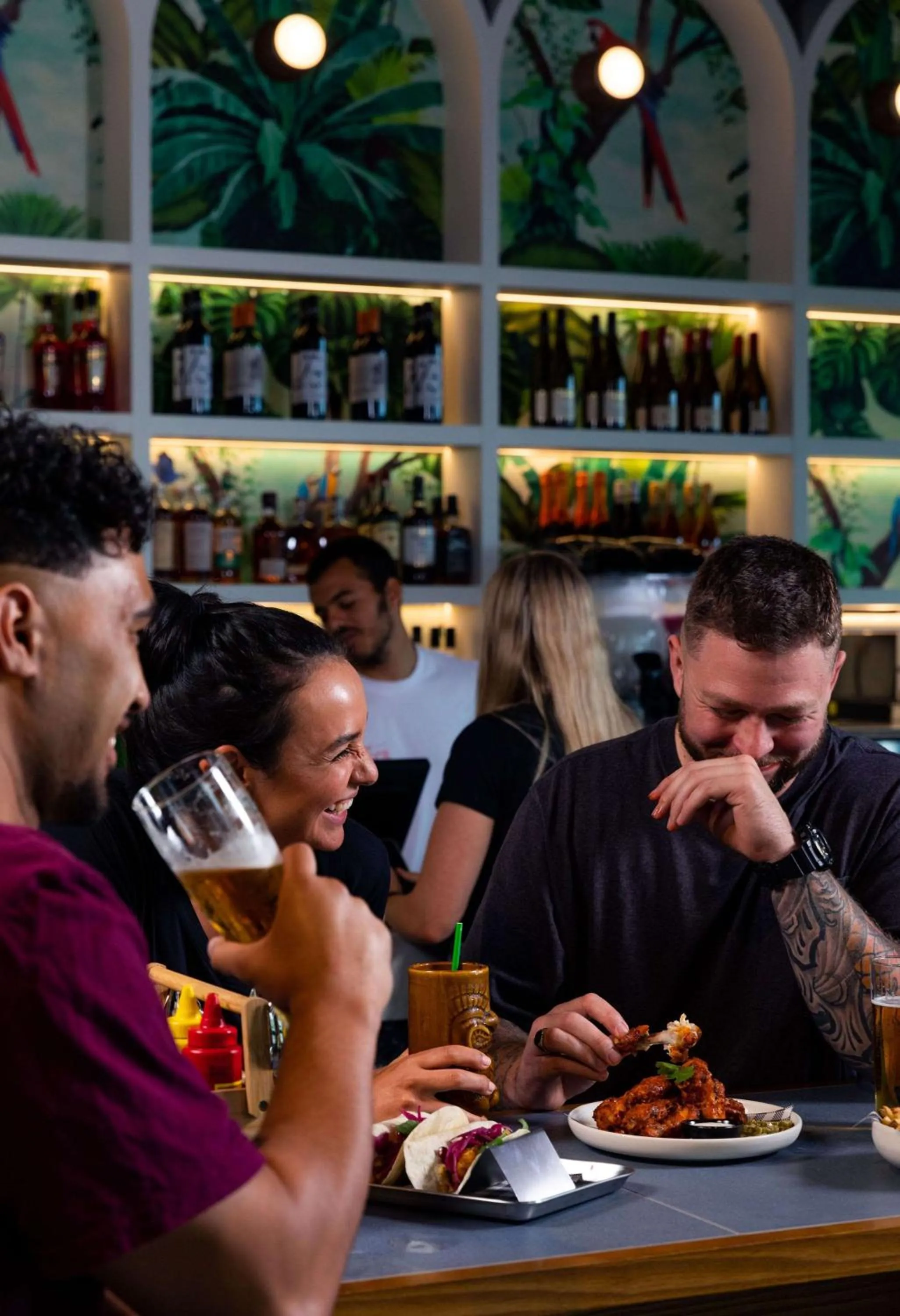 Restaurant/places to eat in LyLo Auckland Hotel