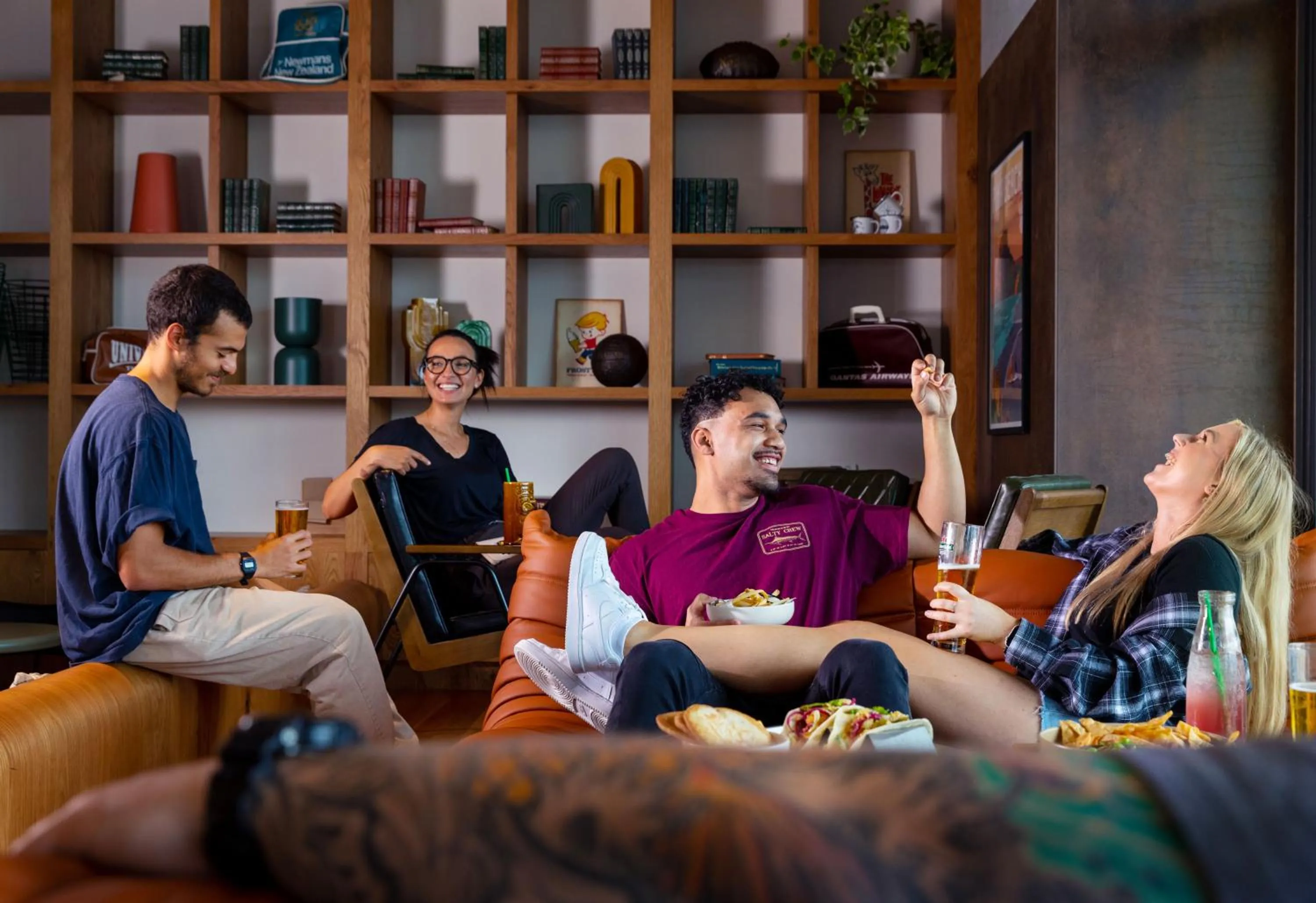 Restaurant/places to eat in LyLo Auckland Hotel