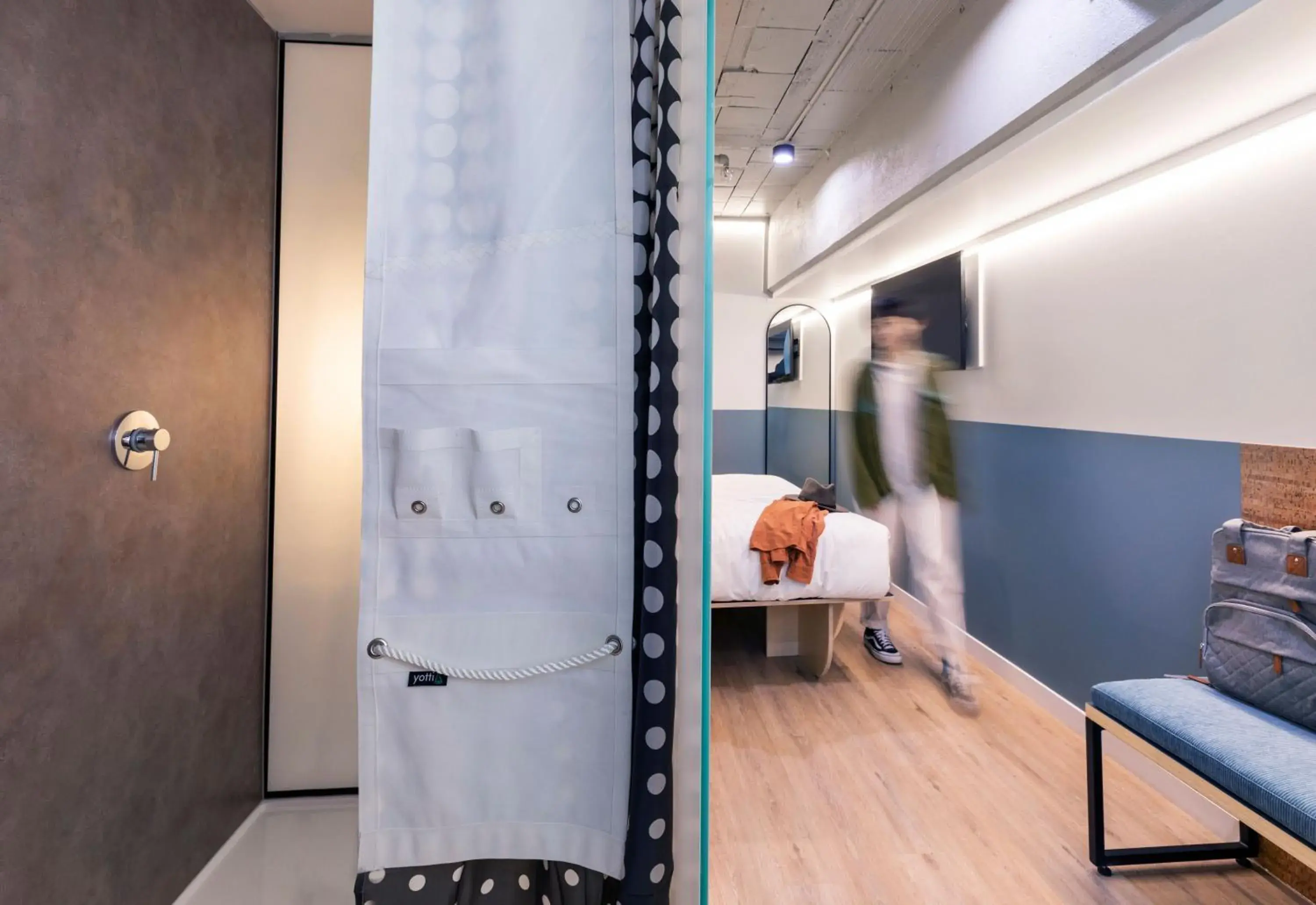 Queen Ensuite Accessible Interior in LyLo Auckland Queen Ensuite Accessible Interior in LyLo Auckland