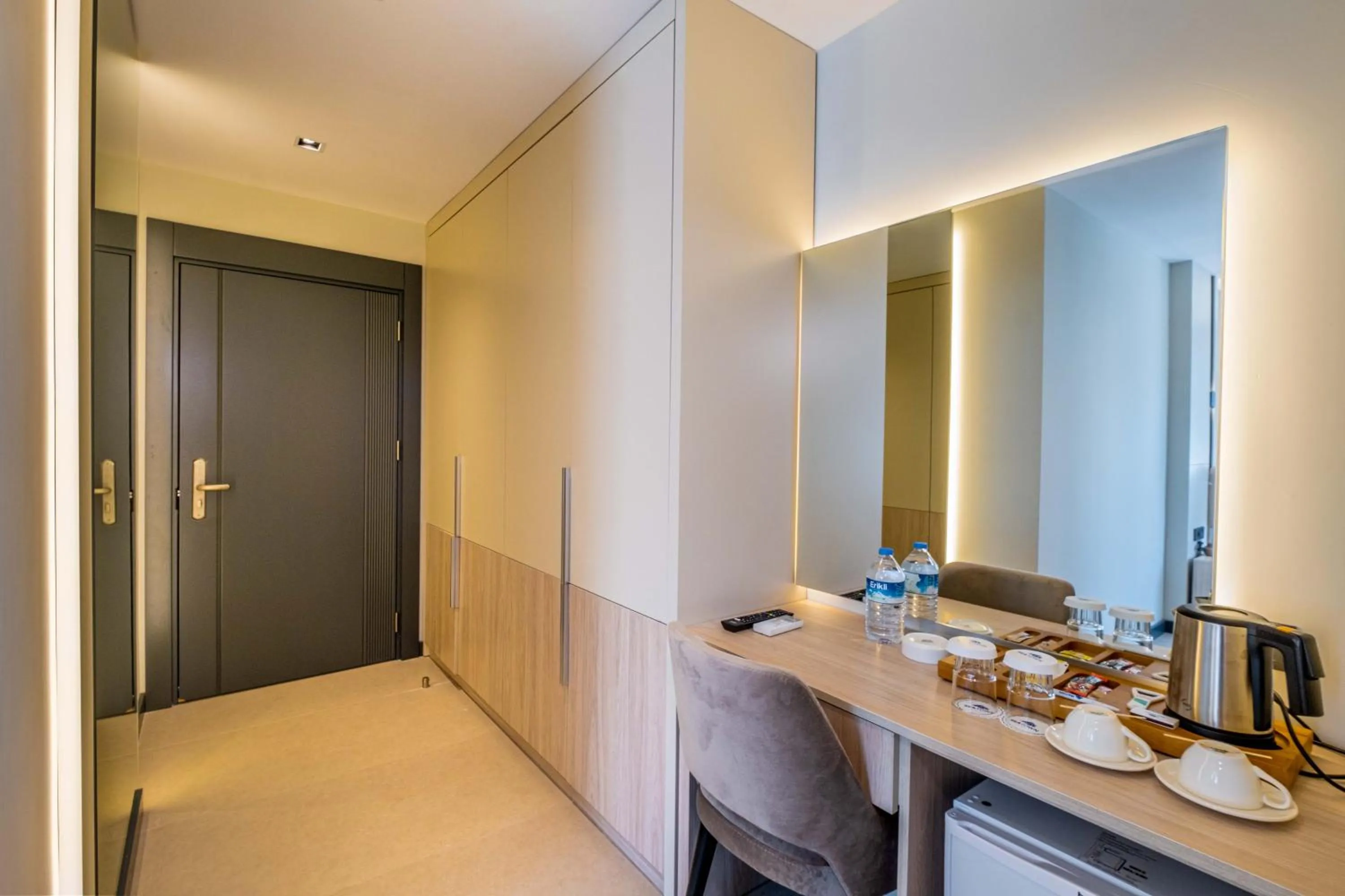 Coffee/tea facilities in SeaTown Hotel