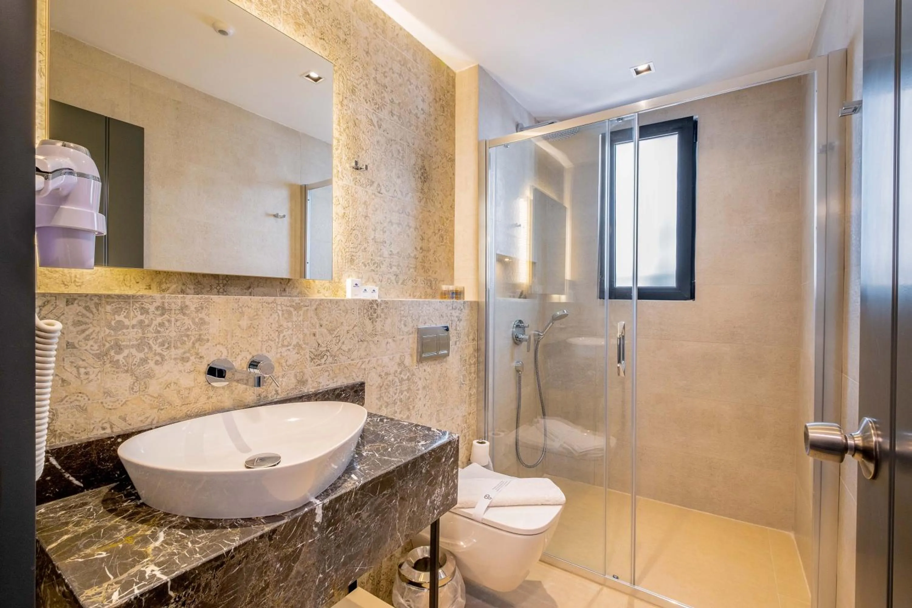 Shower in SeaTown Hotel