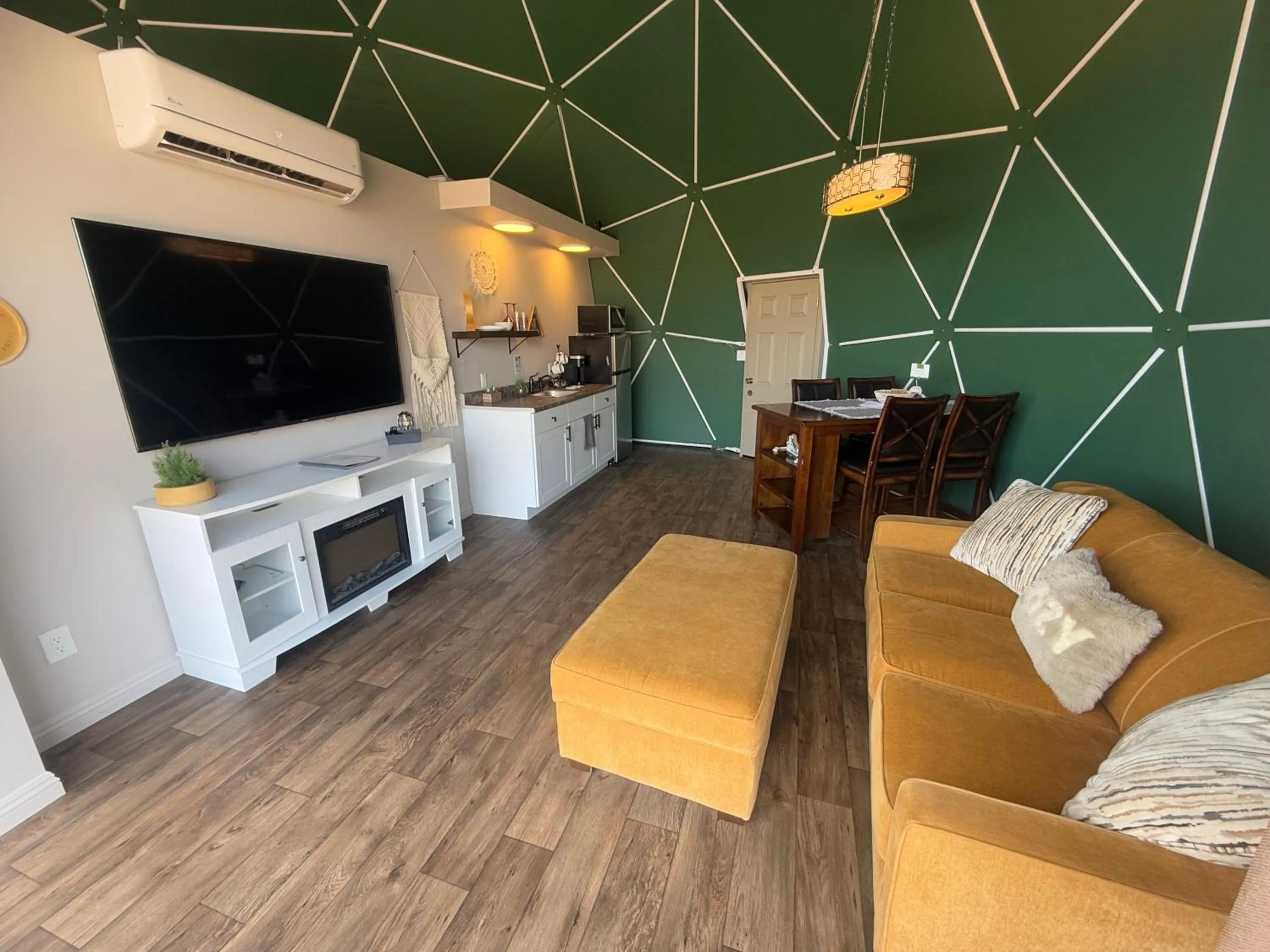 TV and multimedia in Bryce Glamp And Camp