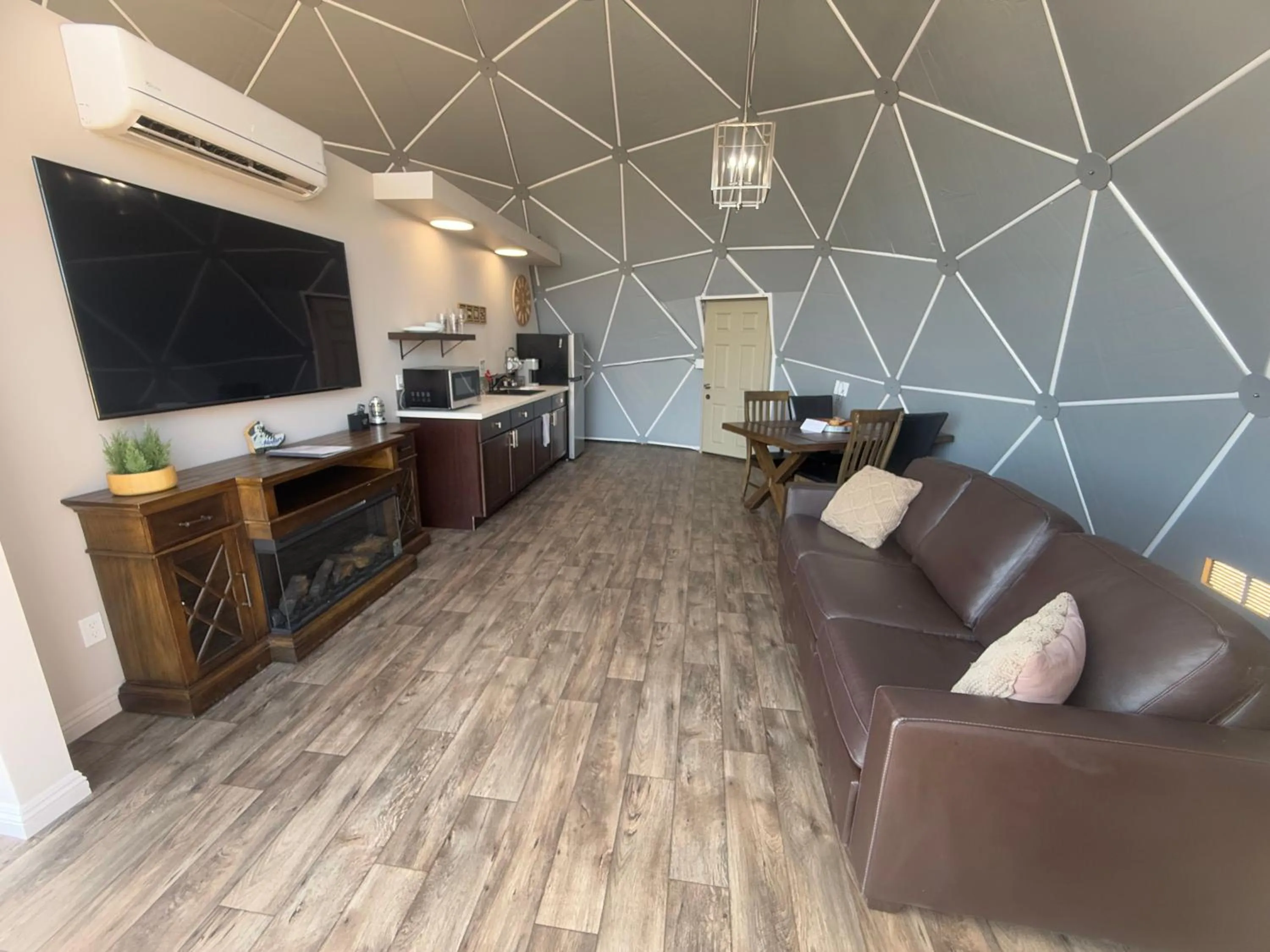 TV and multimedia in Bryce Glamp And Camp