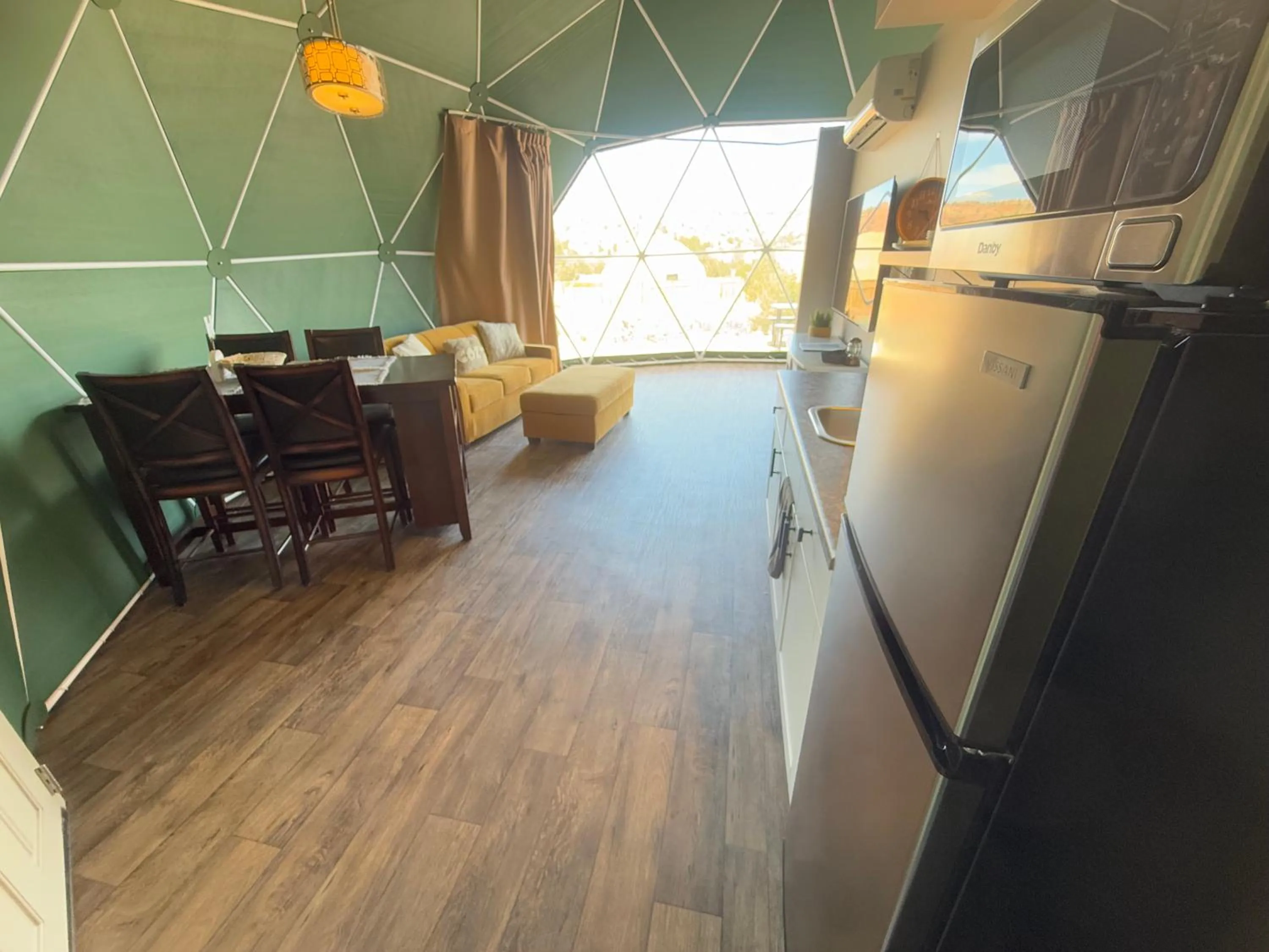 Kitchen or kitchenette in Bryce Glamp And Camp