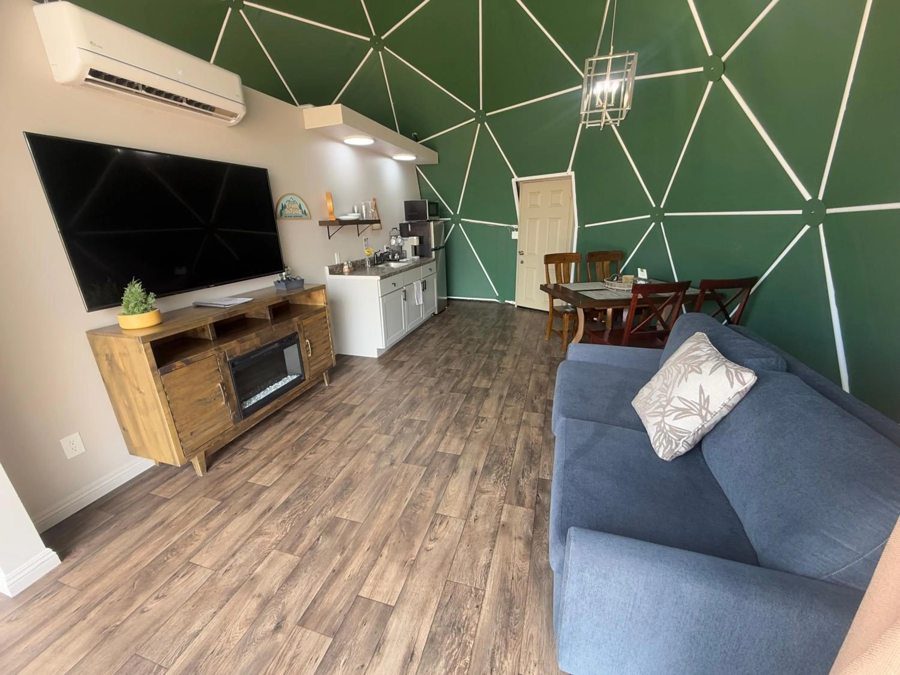 TV and multimedia in Bryce Glamp And Camp