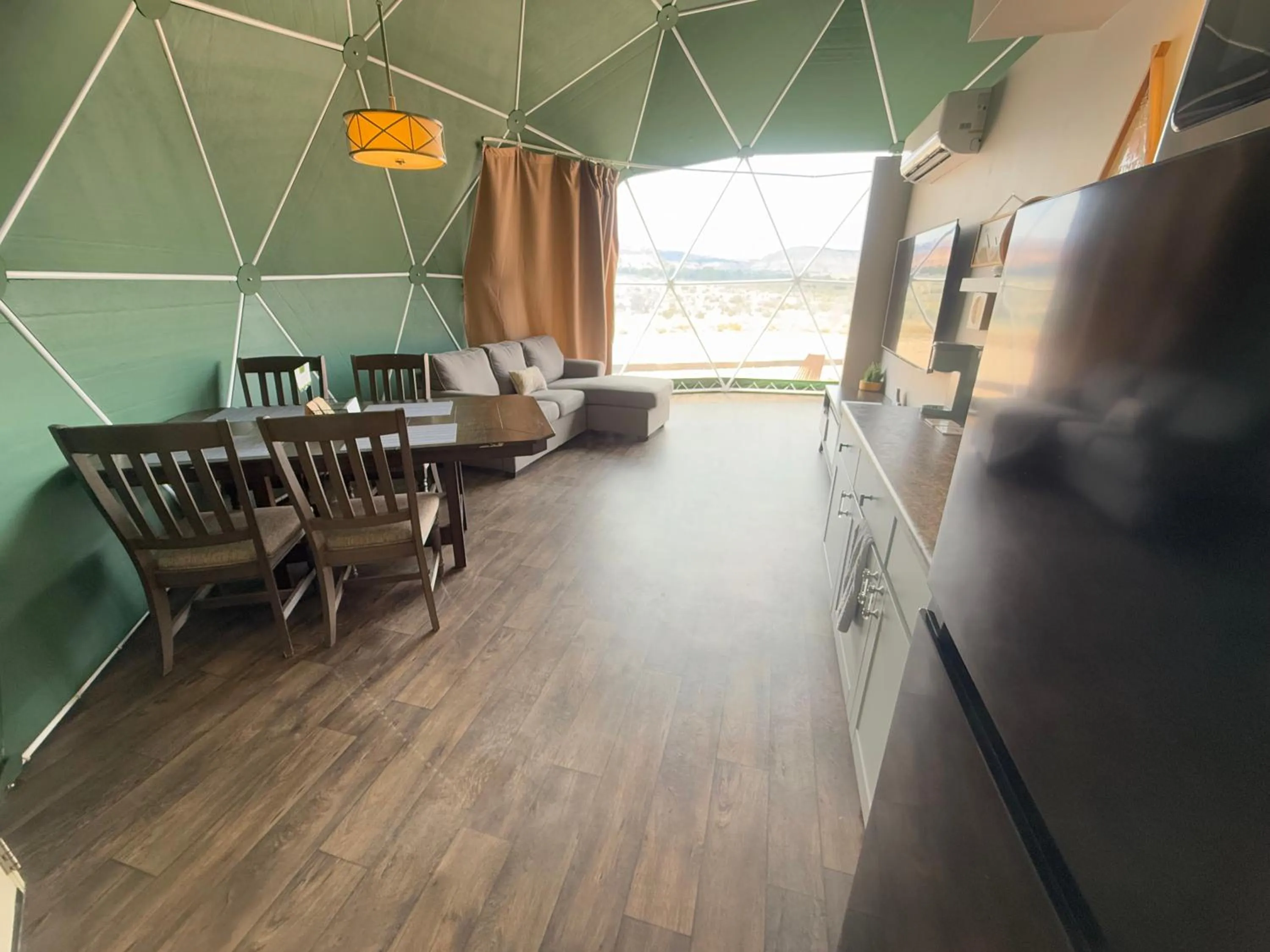 Kitchen or kitchenette in Bryce Glamp And Camp