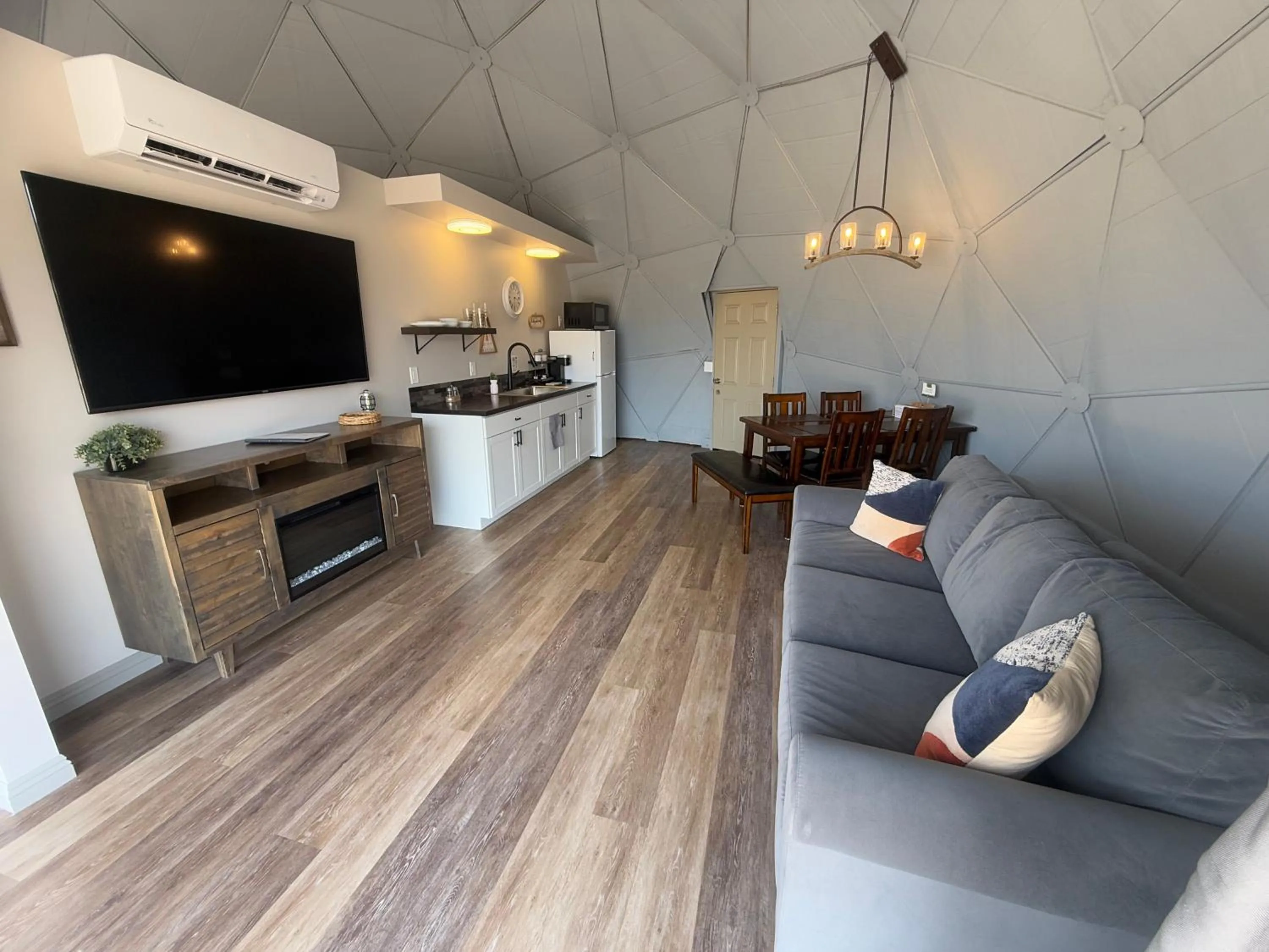 TV and multimedia in Bryce Glamp And Camp